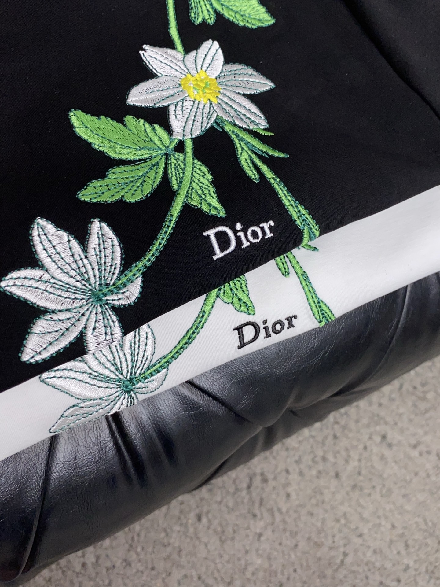 디올 26FW 남성 반팔 129909 Dior T Shirt 썸네일 이미지