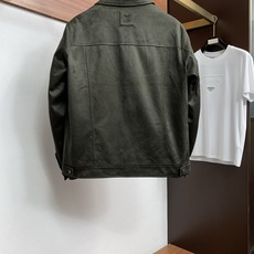 1v 路易威登 2026新款男士新款休闲定制翻领夹克外套 商务意大利进口鹿皮绒面料 简约干练的休闲外套, 1v 路易威登 2026新款男士新款休闲定制翻领夹克外套 商务意大利进口鹿皮绒面料 简约干练的休闲外套,