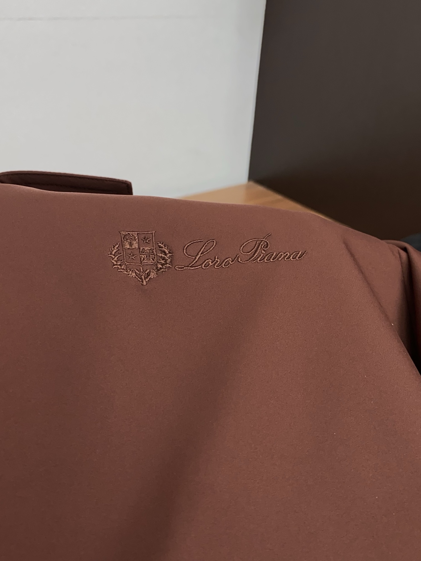 Loro piana 诺悠翩雅 2026新款男士新款休闲定制翻领夹克外套 简约干练的休闲外套，瞬间重回时