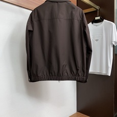 Loro piana 诺悠翩雅 2026新款男士新款休闲定制翻领夹克外套 简约干练的休闲外套,瞬间重回时 Loro piana 诺悠翩雅 2026新款男士新款休闲定制翻领夹克外套 简约干练的休闲外套,瞬间重回时
