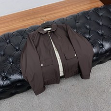 Loro piana 诺悠翩雅 2026新款男士新款休闲定制翻领夹克外套 简约干练的休闲外套,瞬间重回时 Loro piana 诺悠翩雅 2026新款男士新款休闲定制翻领夹克外套 简约干练的休闲外套,瞬间重回时