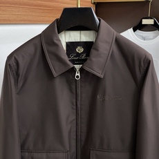 Loro piana 诺悠翩雅 2026新款男士新款休闲定制翻领夹克外套 简约干练的休闲外套,瞬间重回时 Loro piana 诺悠翩雅 2026新款男士新款休闲定制翻领夹克外套 简约干练的休闲外套,瞬间重回时