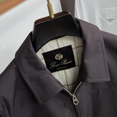 Loro piana 诺悠翩雅 2026新款男士新款休闲定制翻领夹克外套 简约干练的休闲外套,瞬间重回时 Loro piana 诺悠翩雅 2026新款男士新款休闲定制翻领夹克外套 简约干练的休闲外套,瞬间重回时