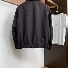 Loro piana 诺悠翩雅 2026新款男士新款休闲定制翻领夹克外套 简约干练的休闲外套,瞬间重回时 Loro piana 诺悠翩雅 2026新款男士新款休闲定制翻领夹克外套 简约干练的休闲外套,瞬间重回时