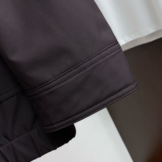 Loro piana 诺悠翩雅 2026新款男士新款休闲定制翻领夹克外套 简约干练的休闲外套,瞬间重回时 Loro piana 诺悠翩雅 2026新款男士新款休闲定制翻领夹克外套 简约干练的休闲外套,瞬间重回时