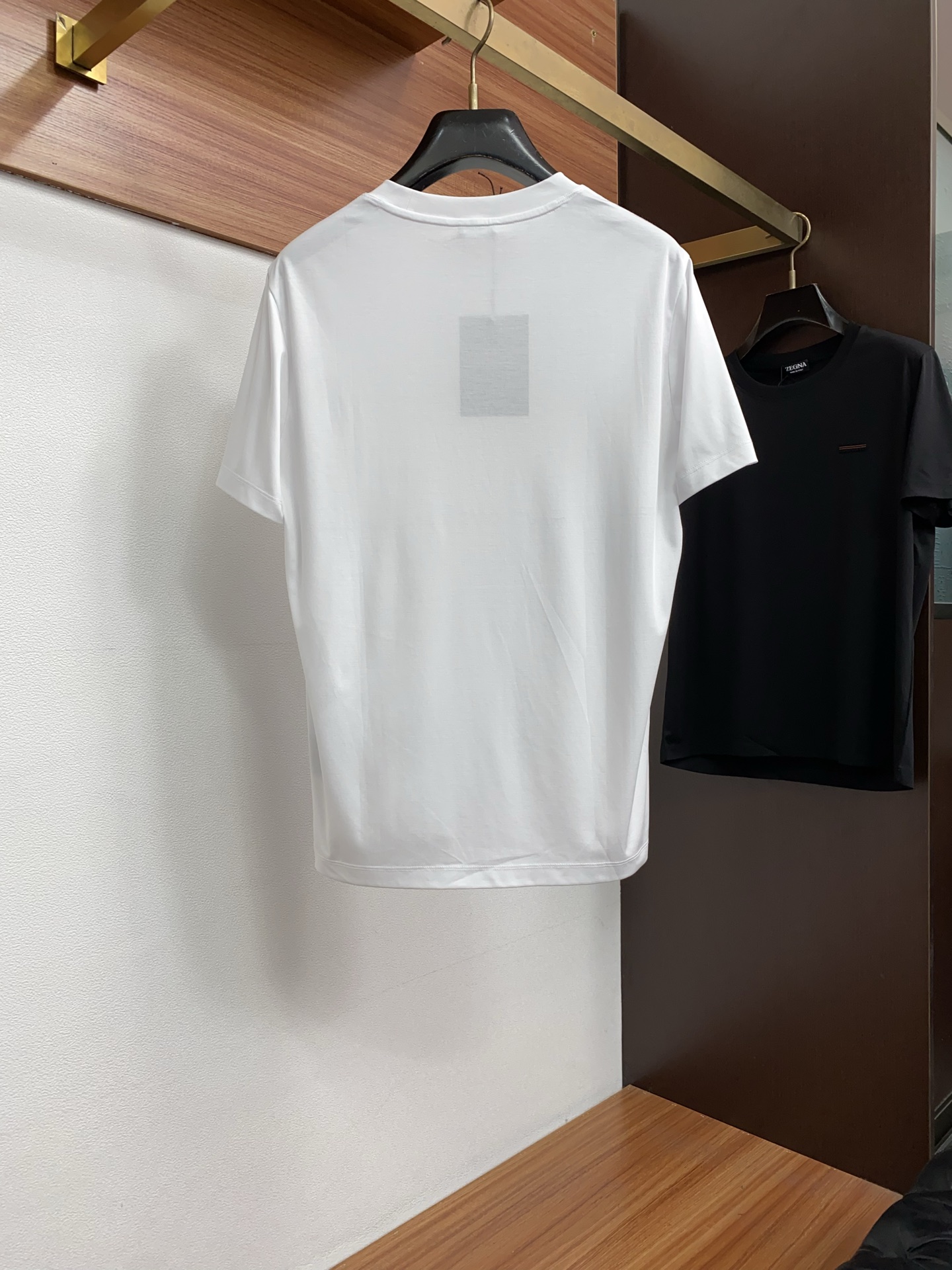 杰尼亚 春夏新款首发专柜最新款圆领短袖 高端订制 设计前卫时尚！品牌logo重工艺设计 高端定制100支
