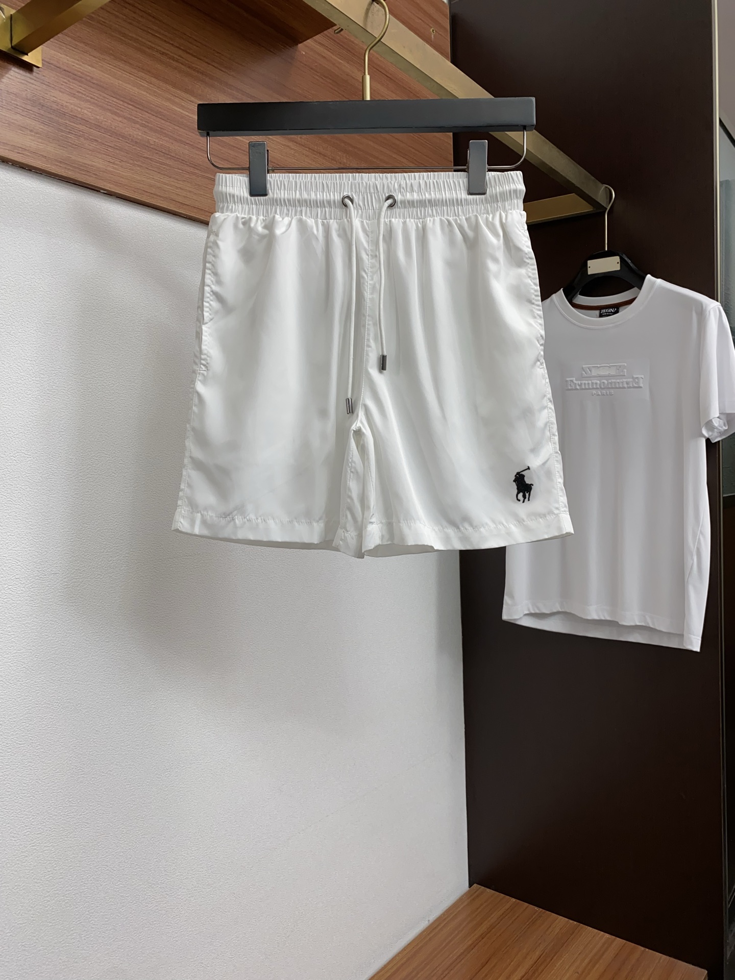 拉夫劳伦 2026新款速干短袖 这款短裤采用高密速干锦纶面料，触感轻薄顺滑，兼具良好的抗皱性与透气性，适