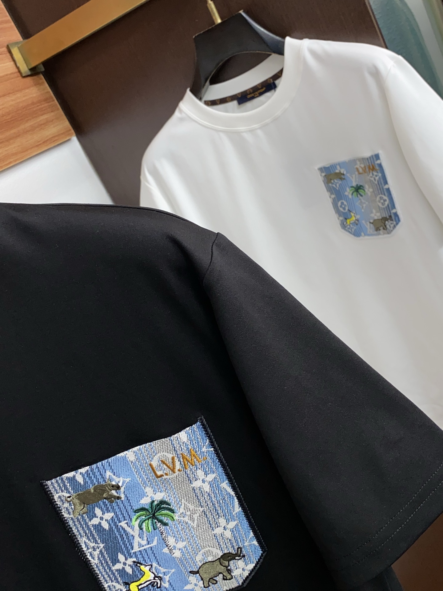 루이비통 남성 반팔 132989 Louis Vuitton T Shirt 썸네일 이미지