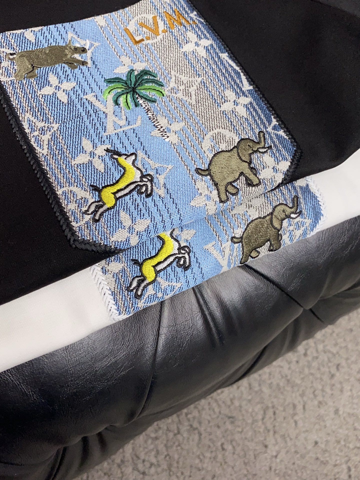 루이비통 남성 반팔 132988 Louis Vuitton T Shirt 썸네일 이미지