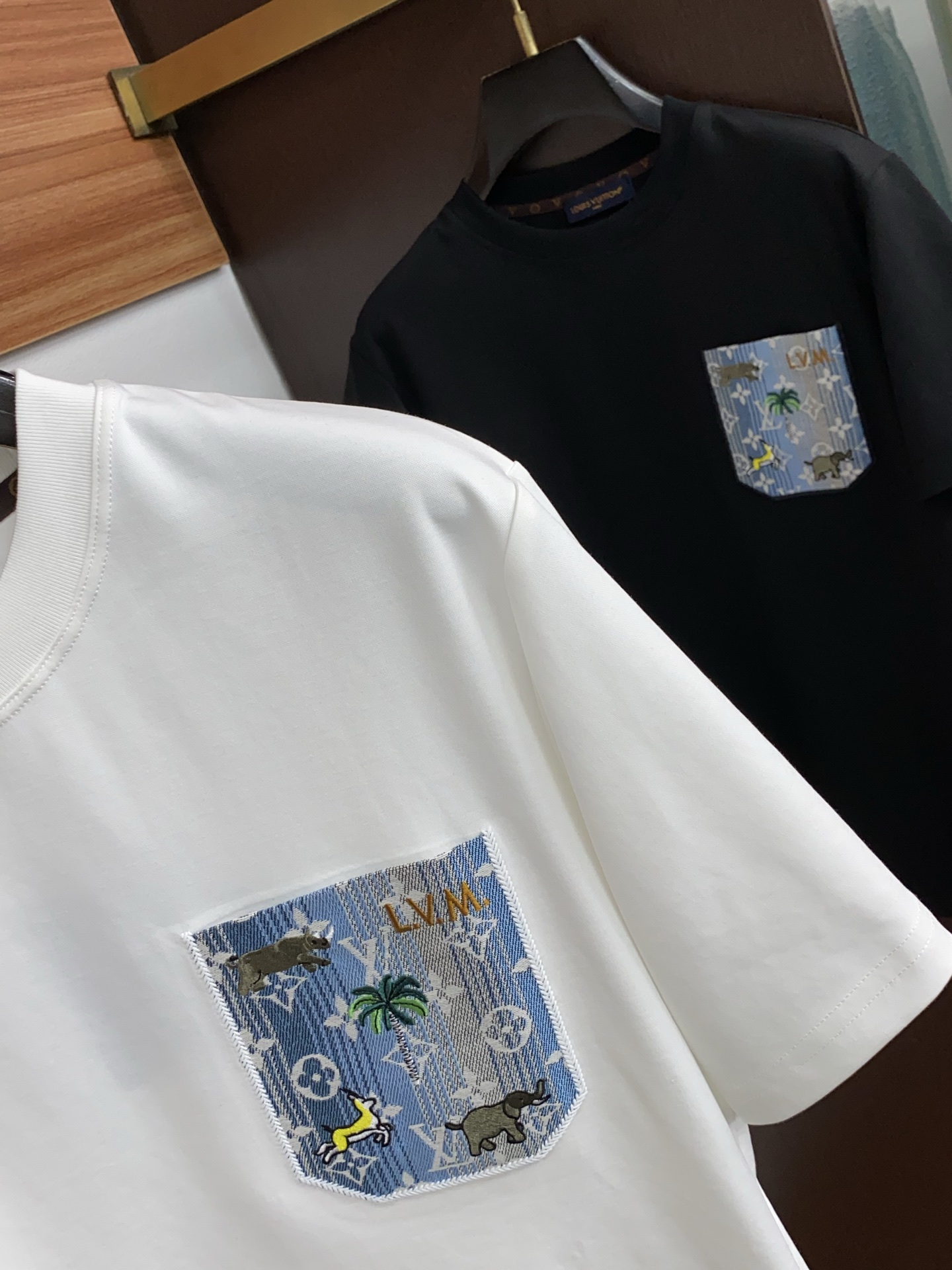 루이비통 남성 반팔 132988 Louis Vuitton T Shirt 썸네일 이미지