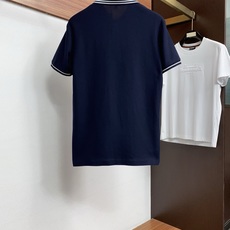 迪奥 2026春夏新品商务Polo,极简的衣身造型!纯棉质地 整体的触感极为舒适,弹力十足亲肤效果高级, 迪奥 2026春夏新品商务Polo,极简的衣身造型!纯棉质地 整体的触感极为舒适,弹力十足亲肤效果高级,