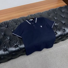 迪奥 2026春夏新品商务Polo,极简的衣身造型!纯棉质地 整体的触感极为舒适,弹力十足亲肤效果高级, 迪奥 2026春夏新品商务Polo,极简的衣身造型!纯棉质地 整体的触感极为舒适,弹力十足亲肤效果高级,