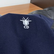 迪奥 2026春夏新品商务Polo,极简的衣身造型!纯棉质地 整体的触感极为舒适,弹力十足亲肤效果高级, 迪奥 2026春夏新品商务Polo,极简的衣身造型!纯棉质地 整体的触感极为舒适,弹力十足亲肤效果高级,