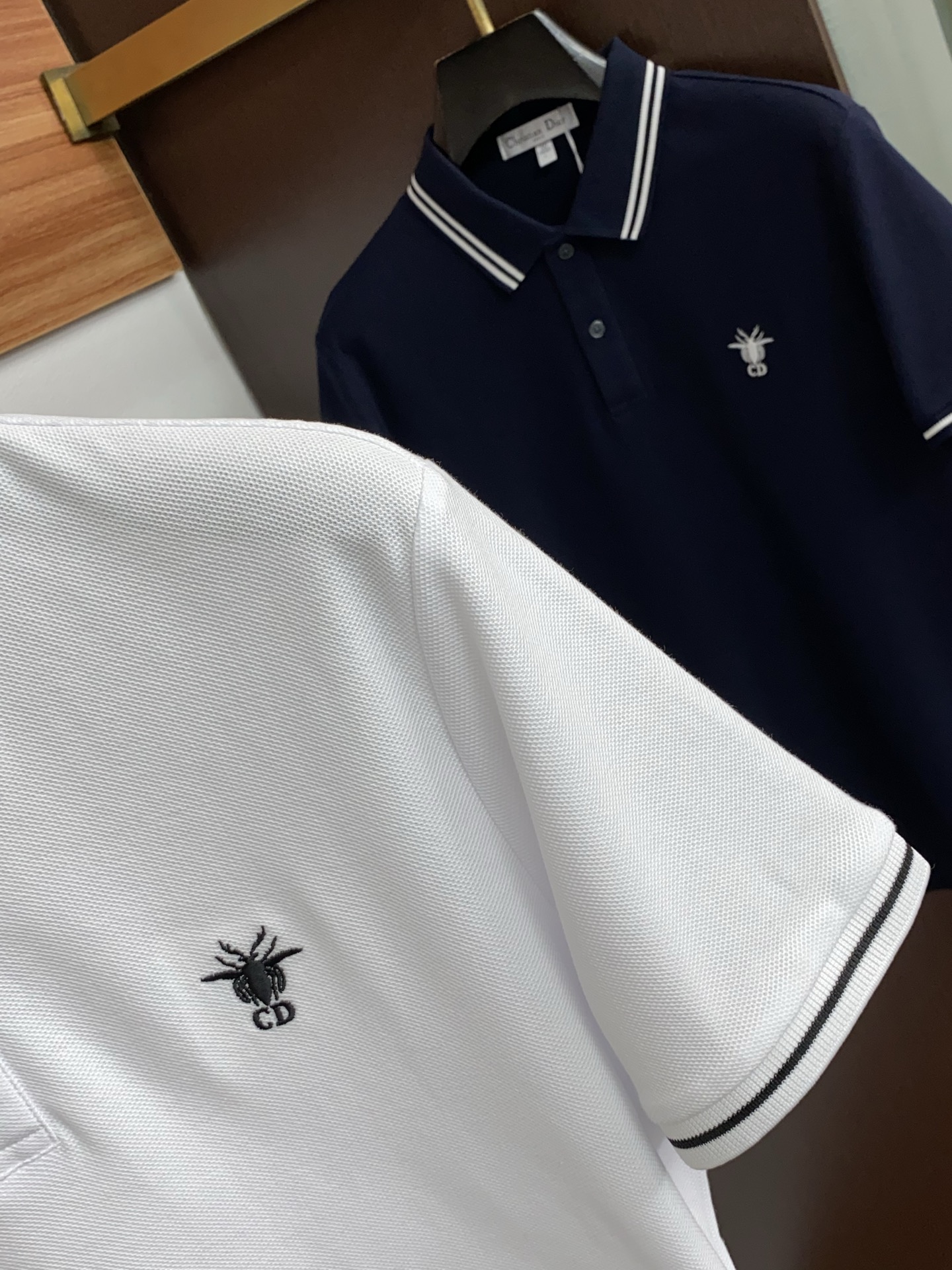 迪奥 2026春夏新品商务Polo，极简的衣身造型！纯棉质地 整体的触感极为舒适，弹力十足亲肤效果高级，