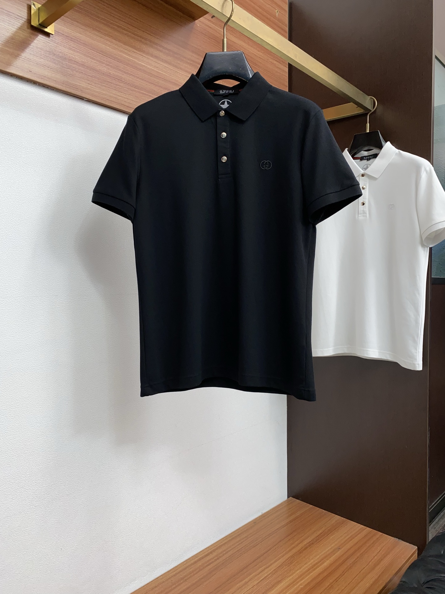 古奇 2026春夏新品商务Polo，极简的衣身造型！丝光面料整体的触感极为舒适，弹力十足亲肤效果高级，经典时尚翻领 Po