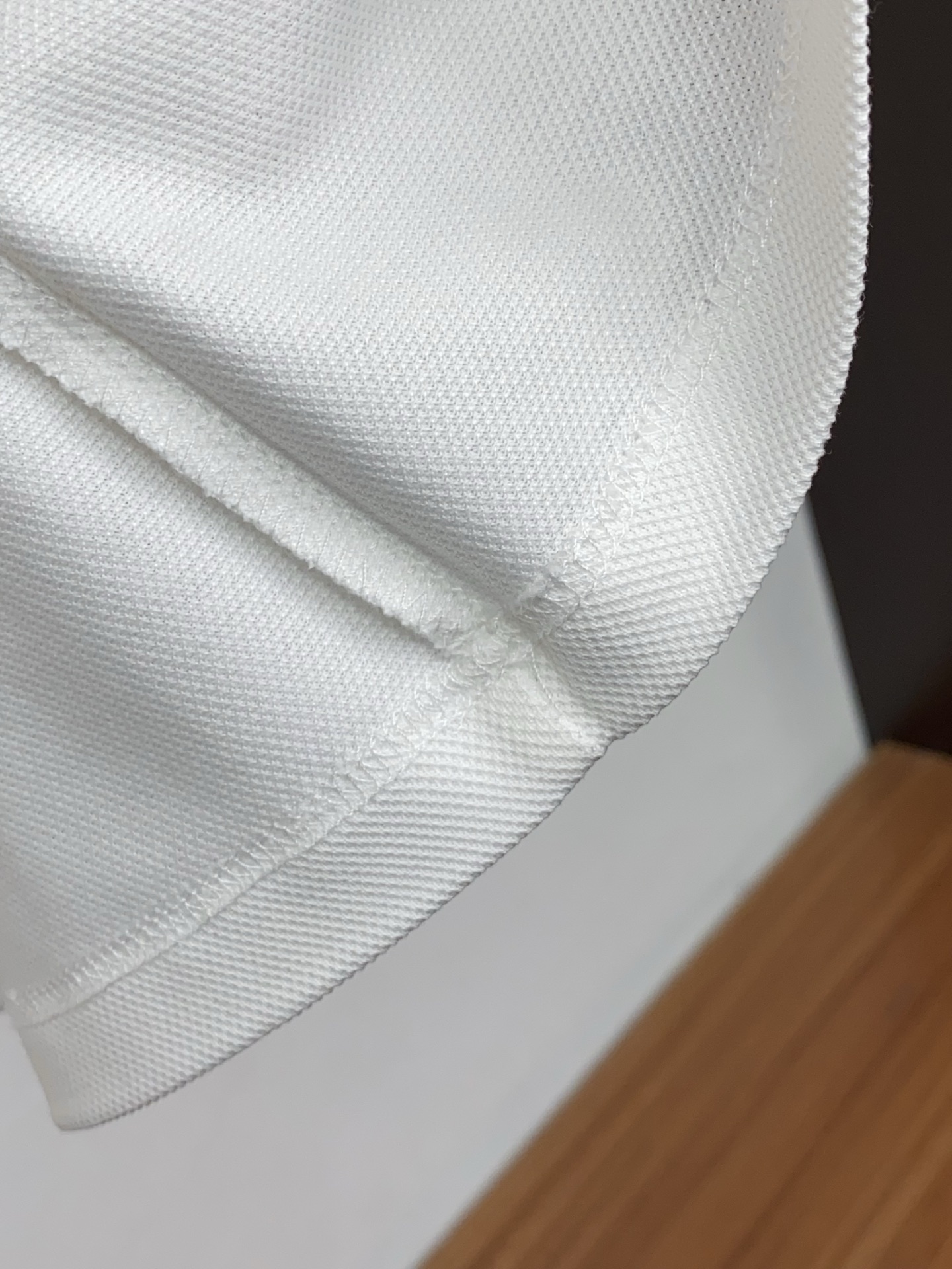 TB 2026春夏新品商务Polo，极简的衣身造型！丝光面料整体的触感极为舒适，弹力十足亲肤效果高级，经