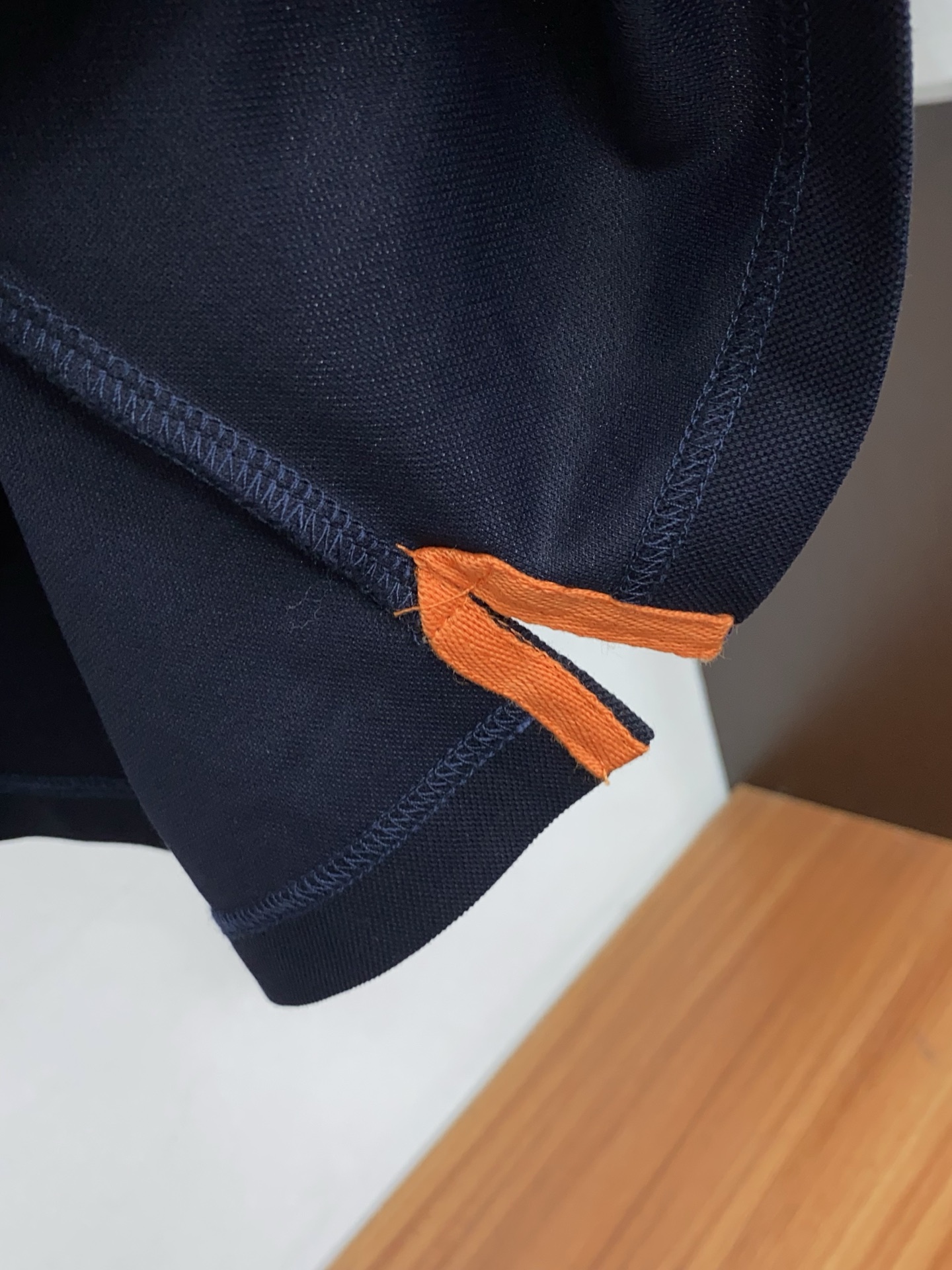 爱马仕 2026春夏新品商务Polo，极简的衣身造型！丝光面料整体的触感极为舒适，弹力十足亲肤效果高级，