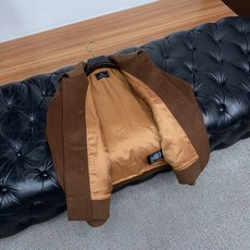 Loro Piana 诺悠翩雅 2026新款男士新款休闲定制商务翻领羊毛呢夹克外套 商务意大利进口面料 简约干练的休闲外 Loro Piana 诺悠翩雅 2026新款男士新款休闲定制商务翻领羊毛呢夹克外套 商务意大利进口面料 简约干练的休闲外