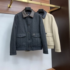 鹅绒服 Loro piana 诺悠翩雅 2026新款男士新款休闲定制翻领羽绒服夹克外套 商务意大利进口面料 简约干练的 鹅绒服 Loro piana 诺悠翩雅 2026新款男士新款休闲定制翻领羽绒服夹克外套 商务意大利进口面料 简约干练的