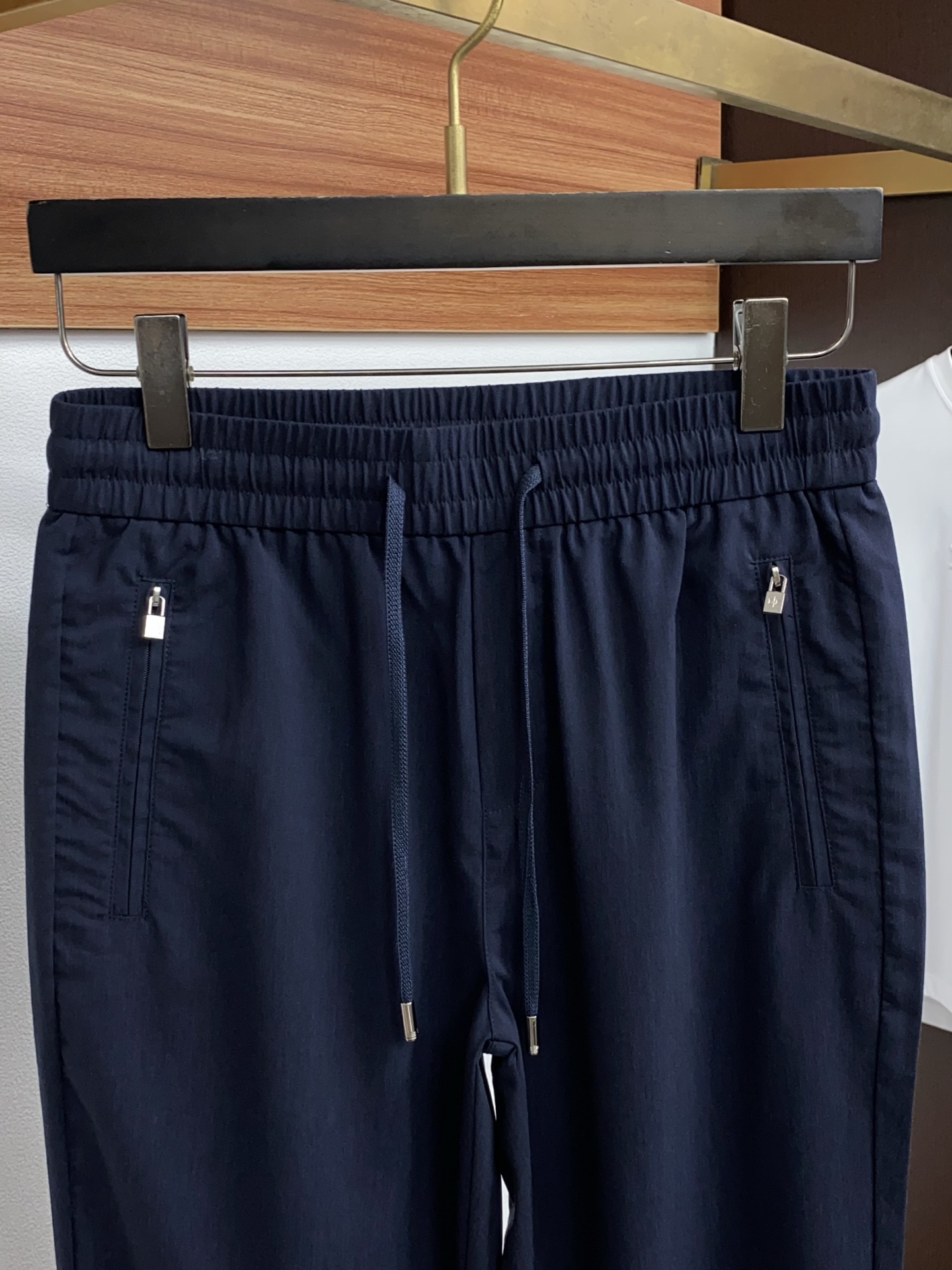 Loro piana 诺悠翩雅 高端定制、2026早春最新款麻料休闲裤 柜台同步发售 定制亚麻面料 客供
