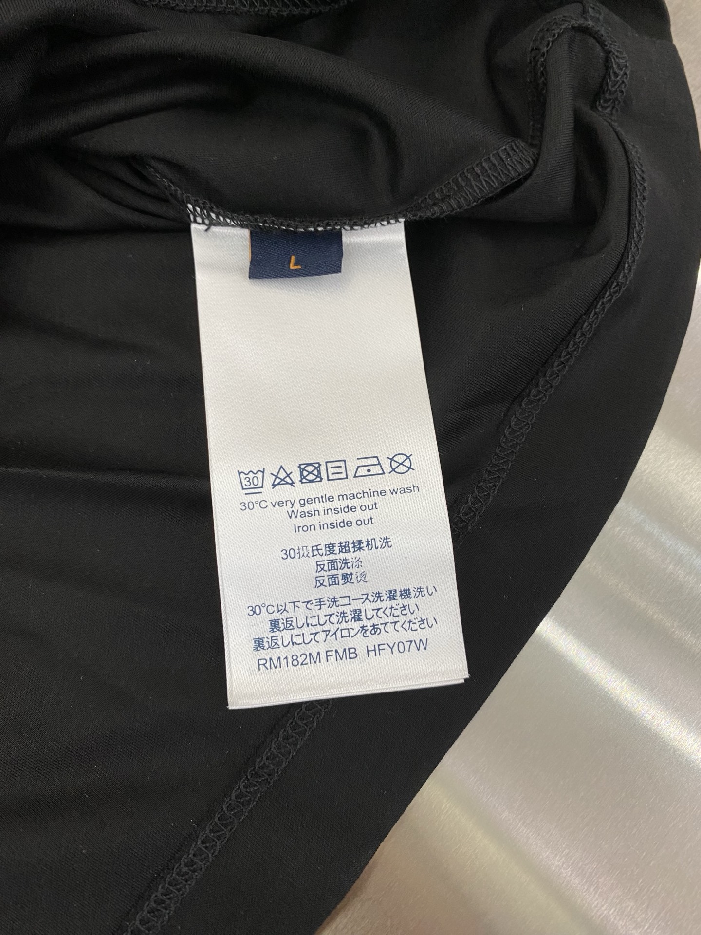 1V路易威登 2026春夏新款首发专柜最新款圆领短袖 高端订制 设计前卫时尚！品牌logo重工艺设计 高端定制双面100