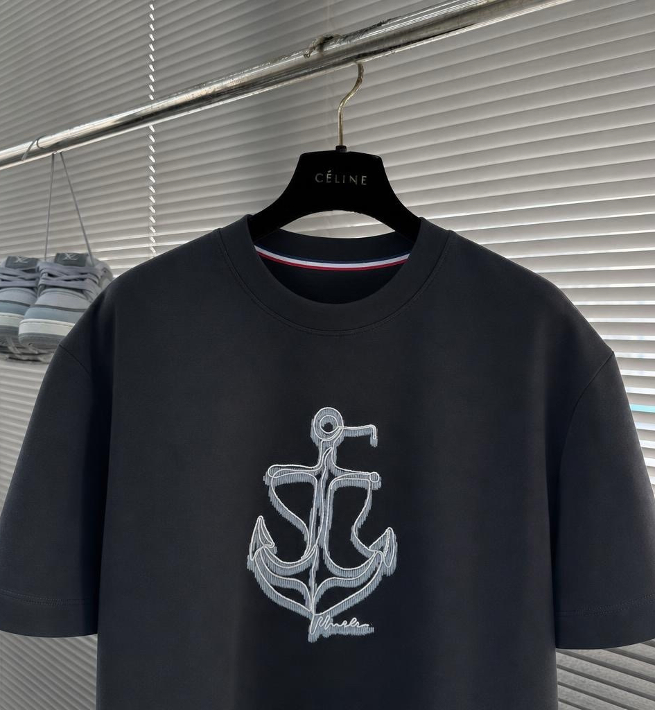 蒙口 M-3xL 26秋冬男装专柜官网新品爆款面料超好 人气推荐秋冬必备莱赛尔380克空气层卫布男士圆领短袖 正面饰有经