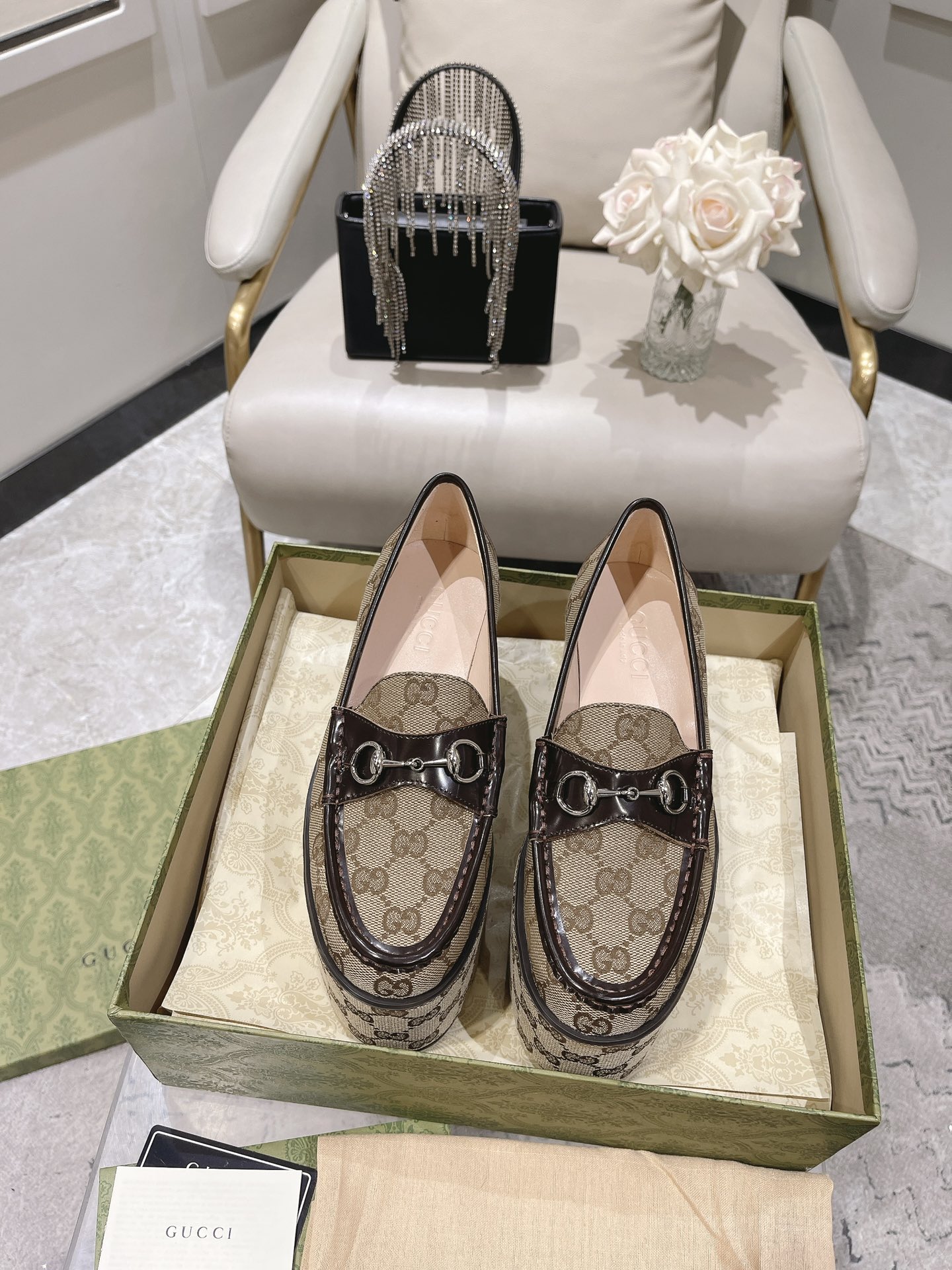 NO:237736,Gucci Sponge shoes, fashion is reincarnation Gucci Ancra show, which traces back a classic throughout Gucci development history, fabric cowhide lipkin, imported mixed-bred sheepskin sole height 10cm 35-41 (40-41 no return or exchange), loafers, gucci, loafers, cowhide, sheepskin19860909Gucci 松糕鞋,时尚是轮回 GucciAncra大秀,回溯了贯穿古奇发展历程的一经典, 面料牛皮 里皮,进口混种羊皮 底高10cm 35-41（40-41不退不换）,乐福鞋,gucci,loafers,cowhide,sheepskin,Women's Shoes