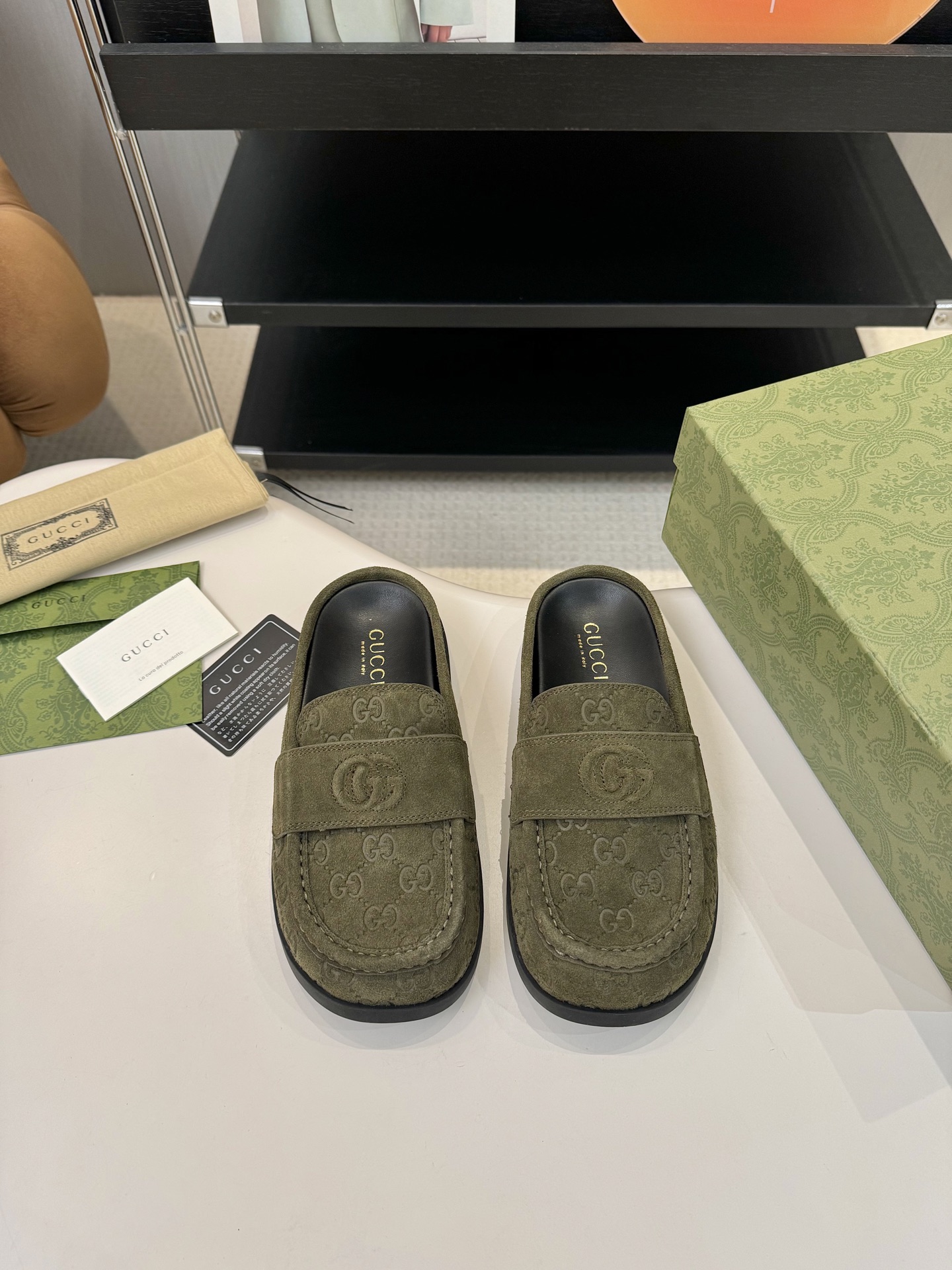 NO:616967,GUCCI Gucci's new flat-soled half-drag slip-on fashionable lazy toe mules [seduce] single shoes [celebrate][celebrate][celebrate][celebrate] Fabric cow suede Sheepskin lining Original molded sole Size 35-41 (40 41 customized non-refundable), loafers half-flip, gucci, gucci, loafers, sheepskin19860909GUCCI古驰年新款平底半拖一脚蹬时尚懒包头穆勒鞋[勾引]单鞋[庆祝][庆祝][庆祝][庆祝] 面料牛反绒 内里羊皮 鞋底原版开模鞋底 尺码35-41（40 41定制不退不换）,乐福鞋半拖,gucci,gucci,loafers,sheepskin,Women's Shoes