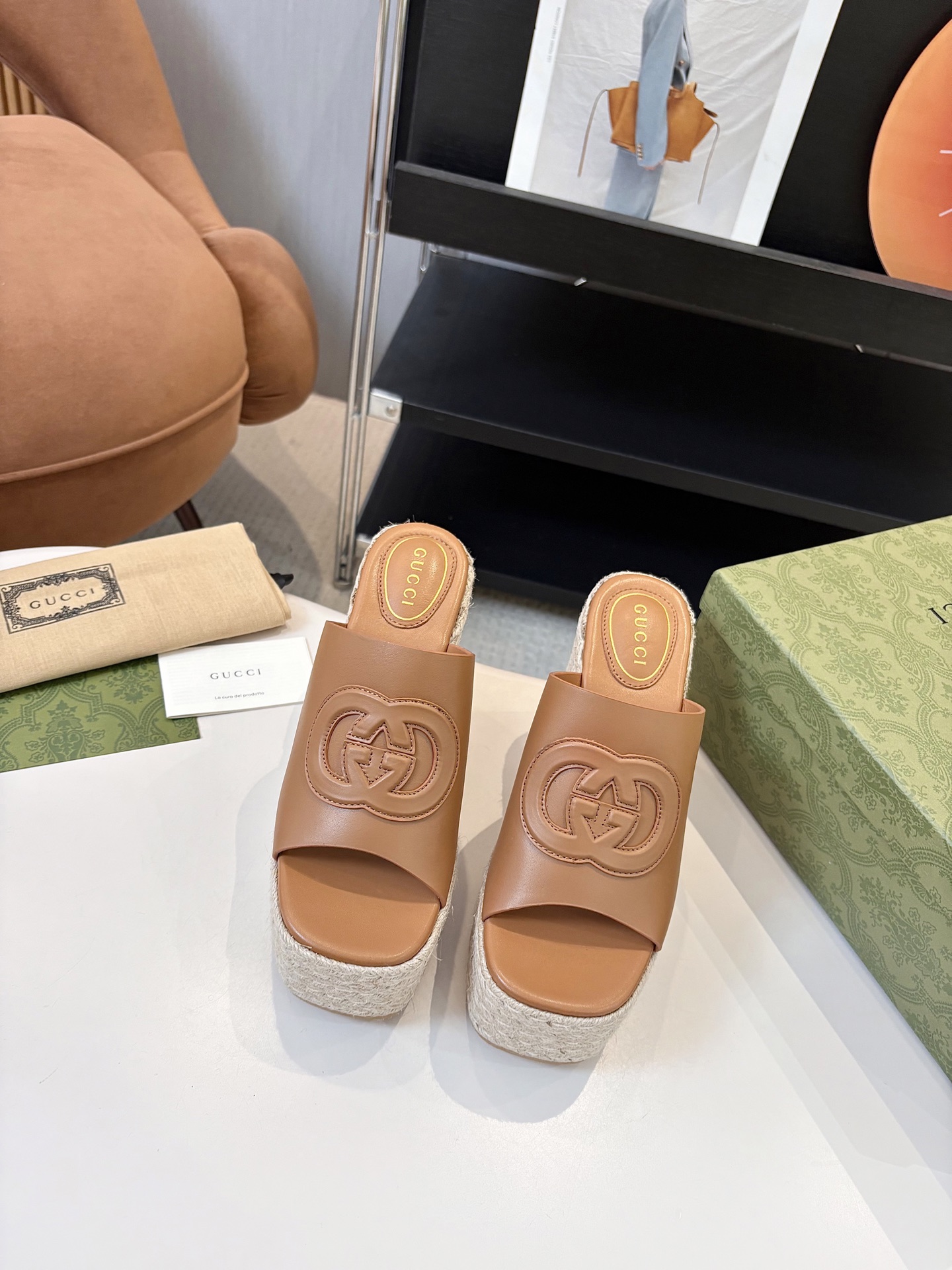 NO:421876,G Home/Gucci New counter products [celebrating] Waterproof platform horse buckle, hemp rope braided heel heel thick sole table Slippers, original 11 copy [celebrating] [celebrating] 1 fabric cowhide, original fabric 2 original 1:1 custom hardware 3 inner lining sheepskin footbed 4 large sole genuine leather outsole, rubber sole 5 heel high front water table 5.5cm rear high heel 11.5cm 6 size 35-41 (40 41 order), slippers, gucci, slippers, cowhide, sheepskin, Leather soles19860909G家/古驰 专柜新品[庆祝]防水台马衔扣 麻绳编织坡跟厚底台 拖鞋, 原版11复制 [庆祝][庆祝] 1面料牛皮、原版布料 2原版1:1定制五金 3内里 羊皮垫脚  4大底真皮大底、橡胶底 5跟高前水台5.5cm后高跟11.5cm 6码数35-41 (40 41订）,拖鞋,gucci,slippers,cowhide,sheepskin,Leather soles,Women's Shoes