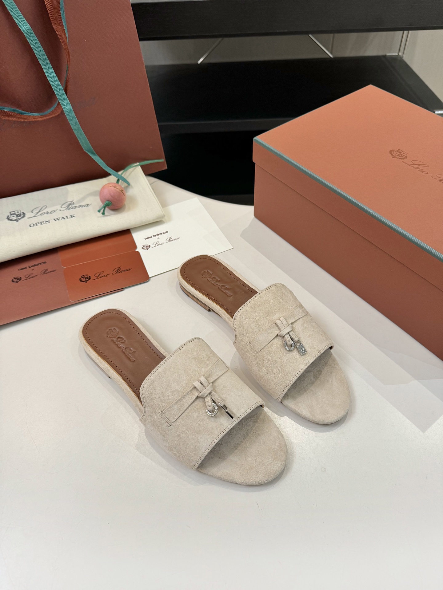 P576 Substitution Level Sheep Leather Sandals with Loro Piana My Charms – Product Details - 图片 4