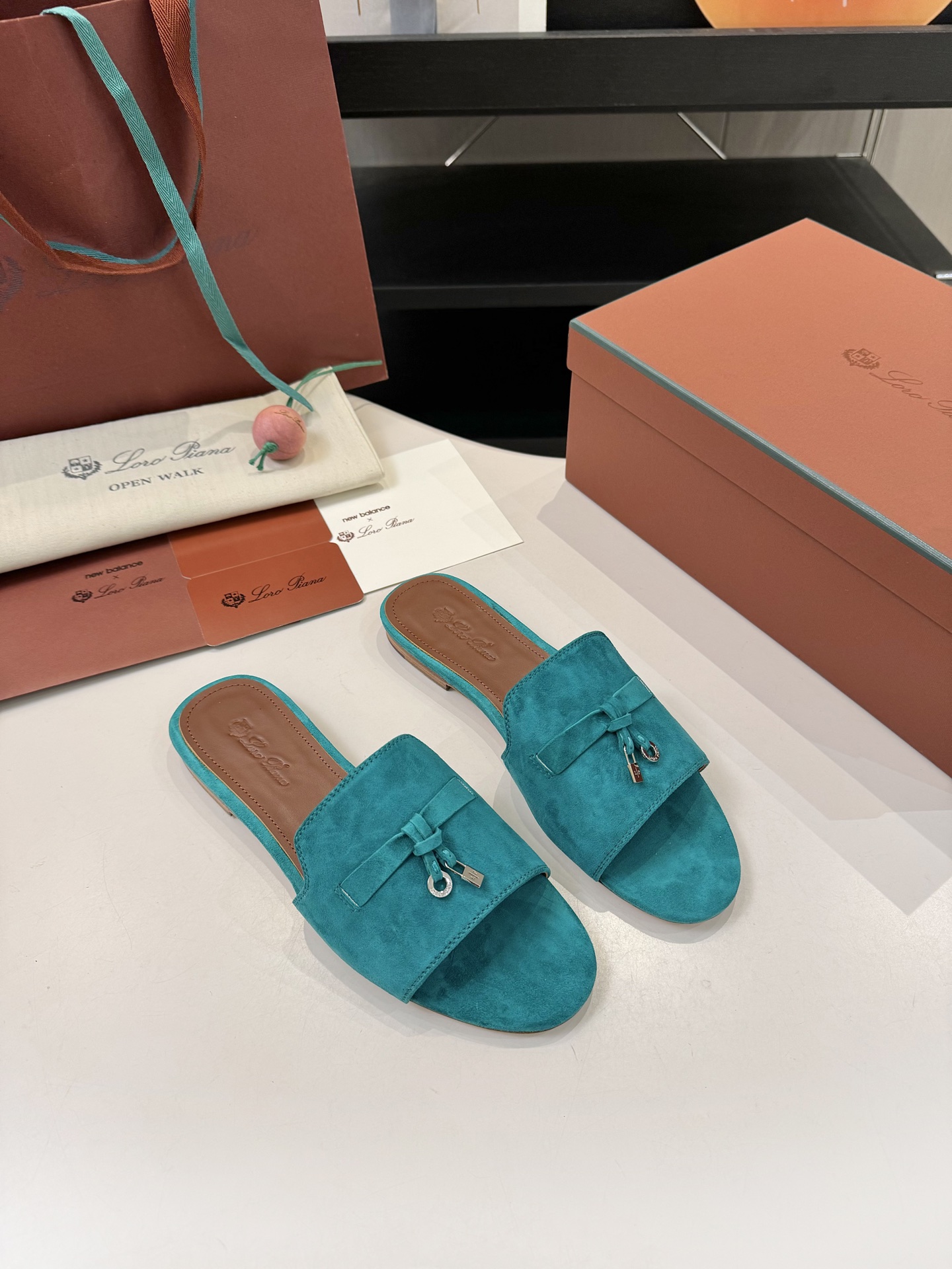 P576 Substitution Level Sheep Leather Sandals with Loro Piana My Charms ‘ Locket Belts - 图片 3