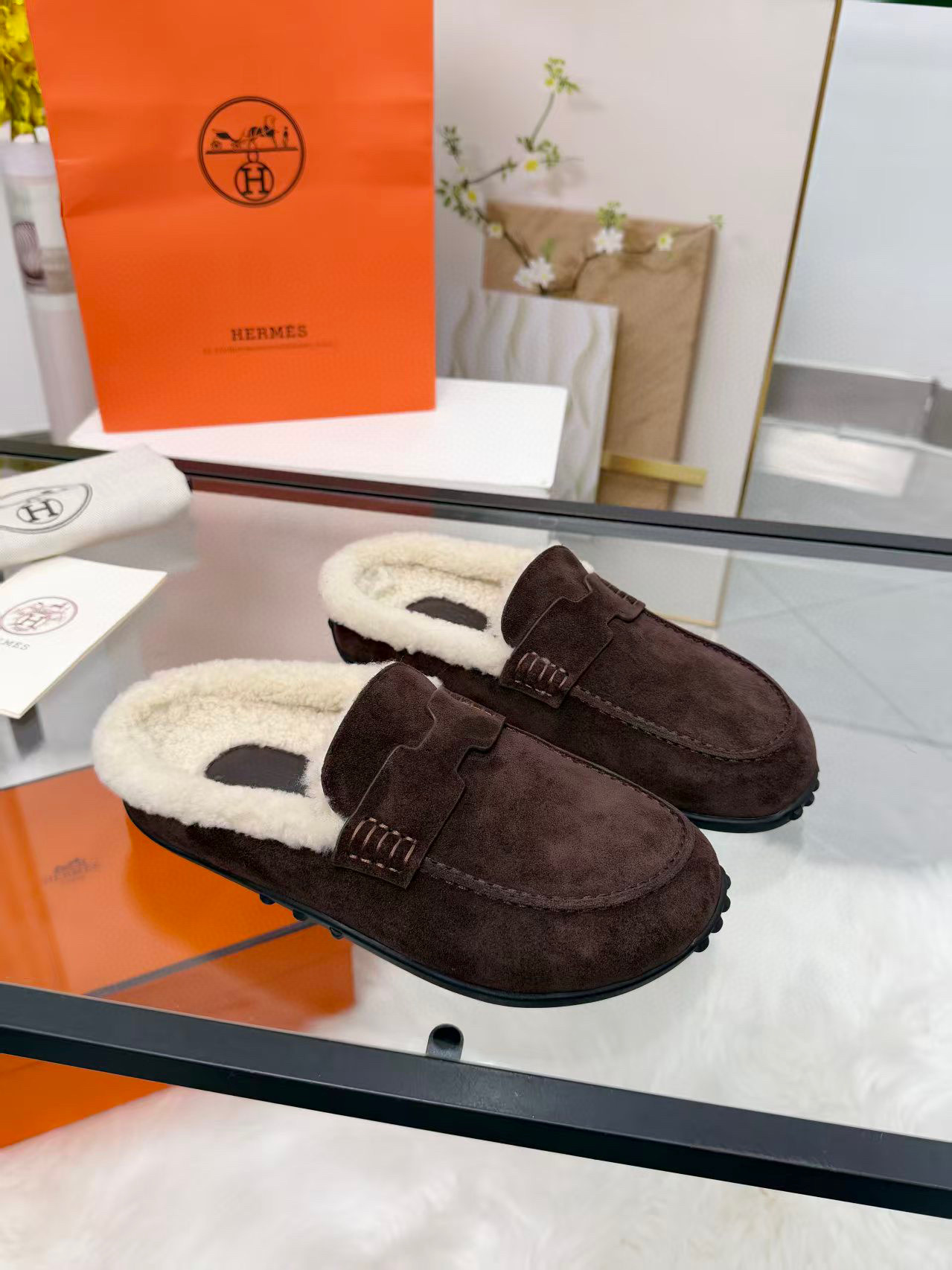 NO:629789,Latest arrival in 2025, new fashionable and casual winter wear, imported cow suede upper, real sheepskin lining, the picture above must be sold 35-41 (40-41 non-returnable), loafers, fur shoes, loafers198609092025最新上架,时尚休闲冬装新款,进口牛反绒鞋面,内里真羊毛皮,上图必卖 35-41（40-41不退换）,乐福鞋毛毛鞋,loafers,Women's Shoes