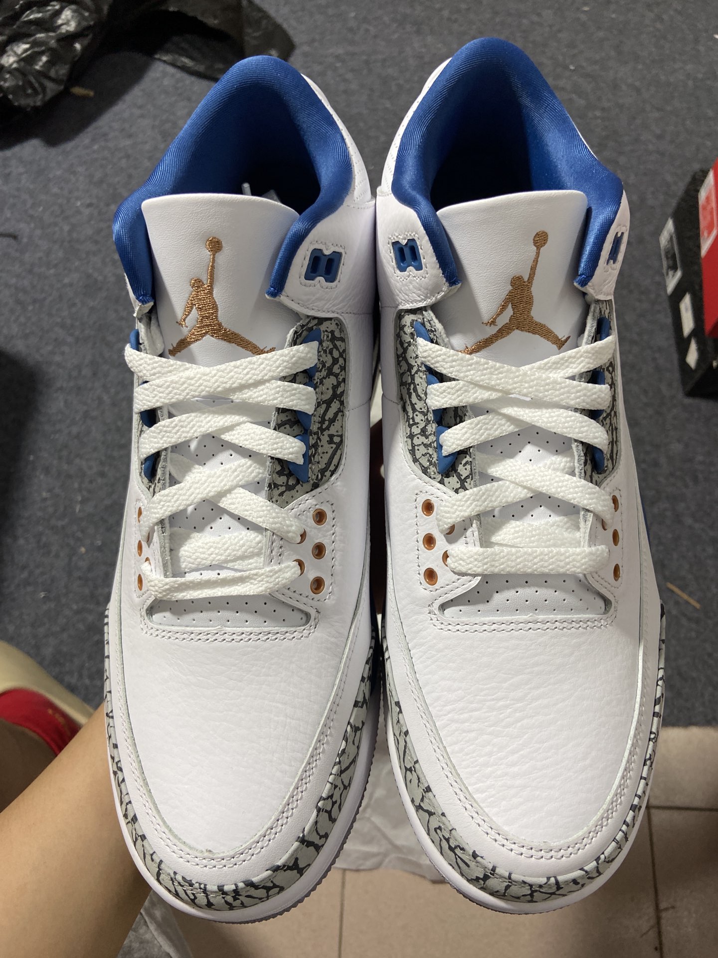 AJ3白蓝尺码40-47.5总裁R版