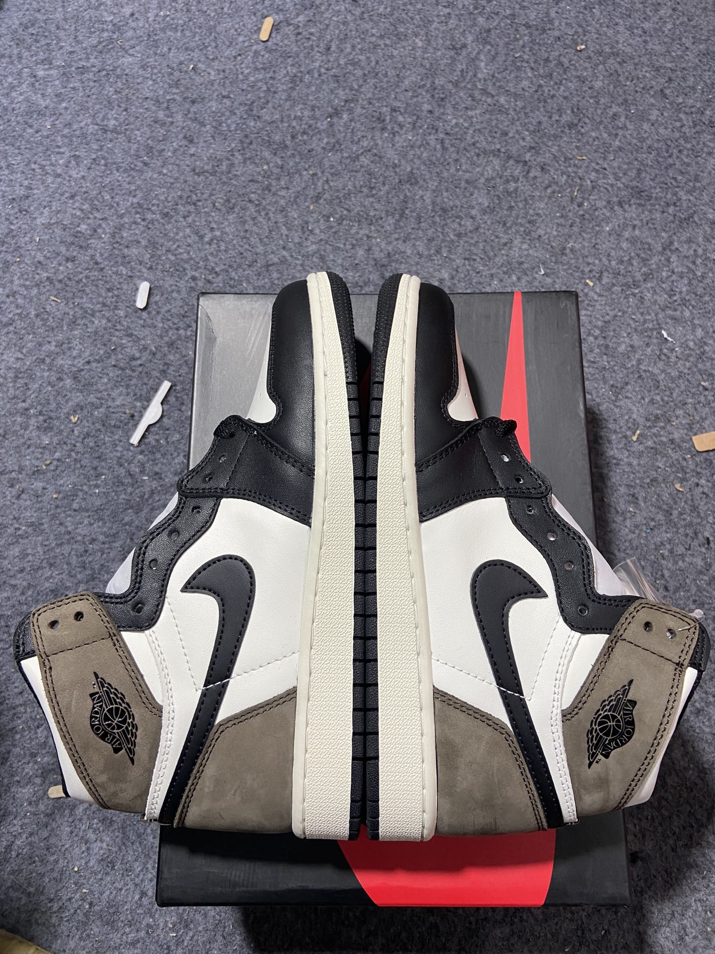 AJ1小倒钩尺码36-47.5F版出品-AirJordan1DarkMochaAJ1小倒钩黑棕黑摩卡高帮