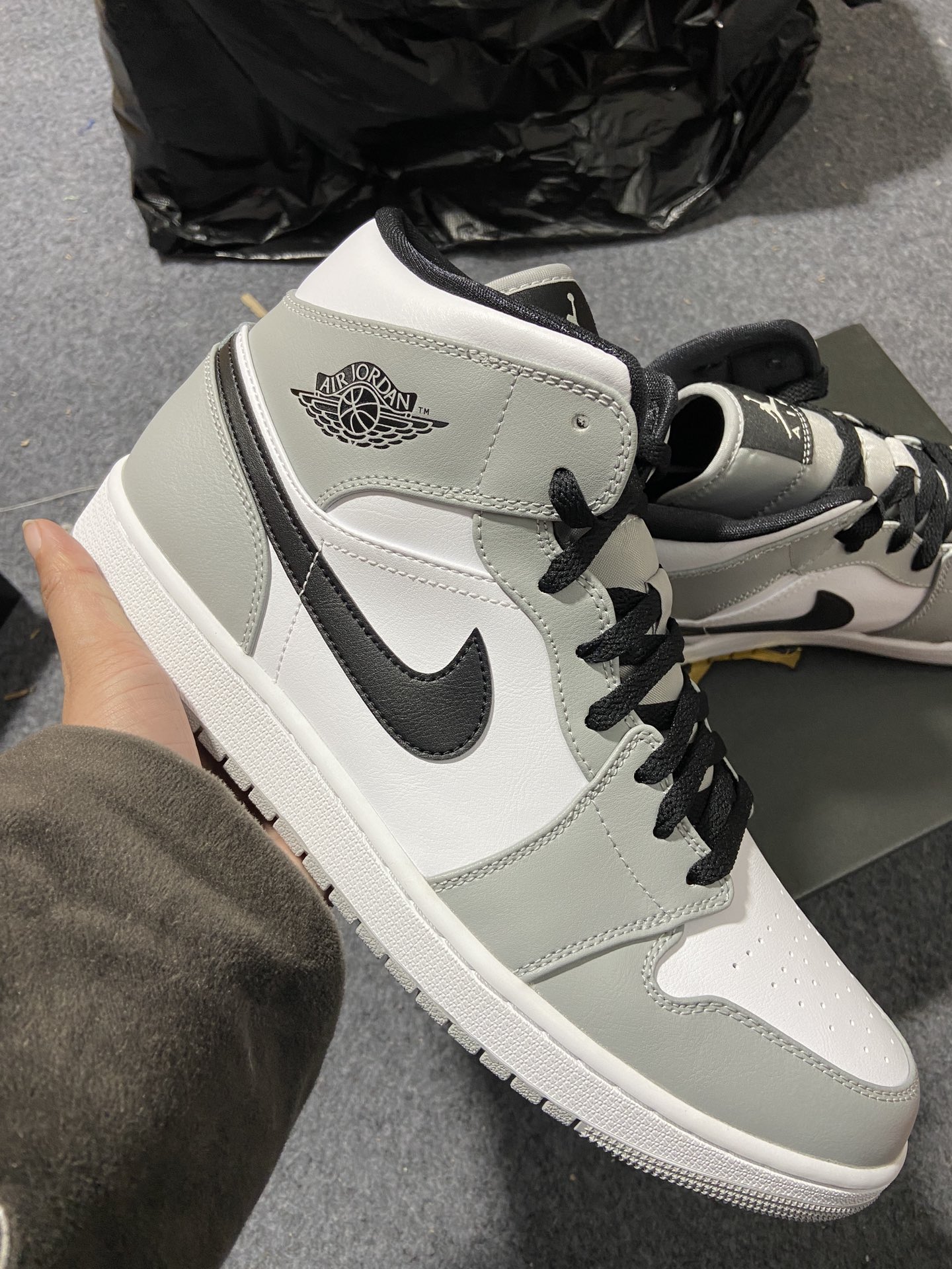 AJ1Mid烟灰尺码36-47.5总裁R版出品-AirJordan1MidSmokeGreyAJ1烟灰黑