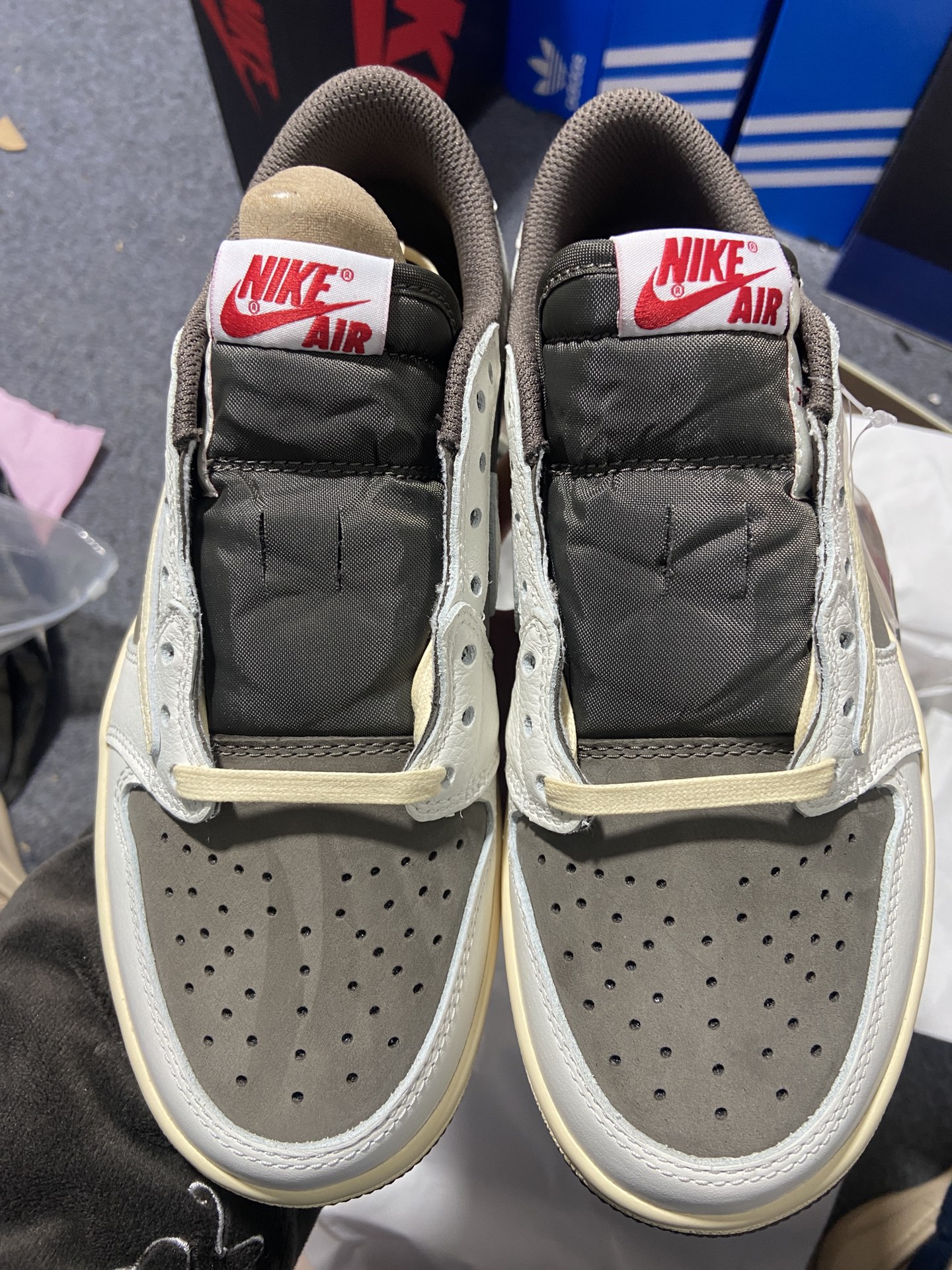 AJ1LowGS白棕倒钩鞋码36-47.5总裁R版出品-TravisScottxAirJordan1Re