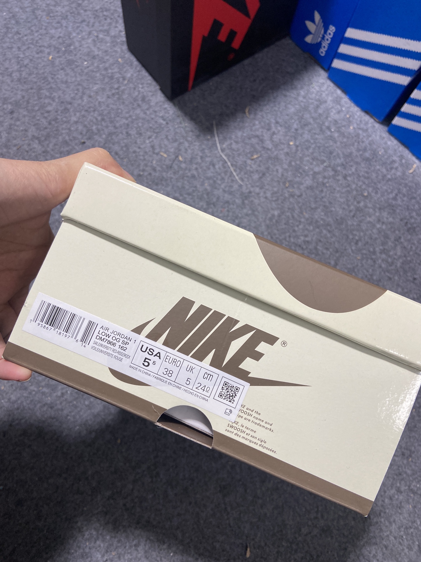 AJ1LowGS白棕倒钩鞋码36-47.5总裁R版出品-TravisScottxAirJordan1Re