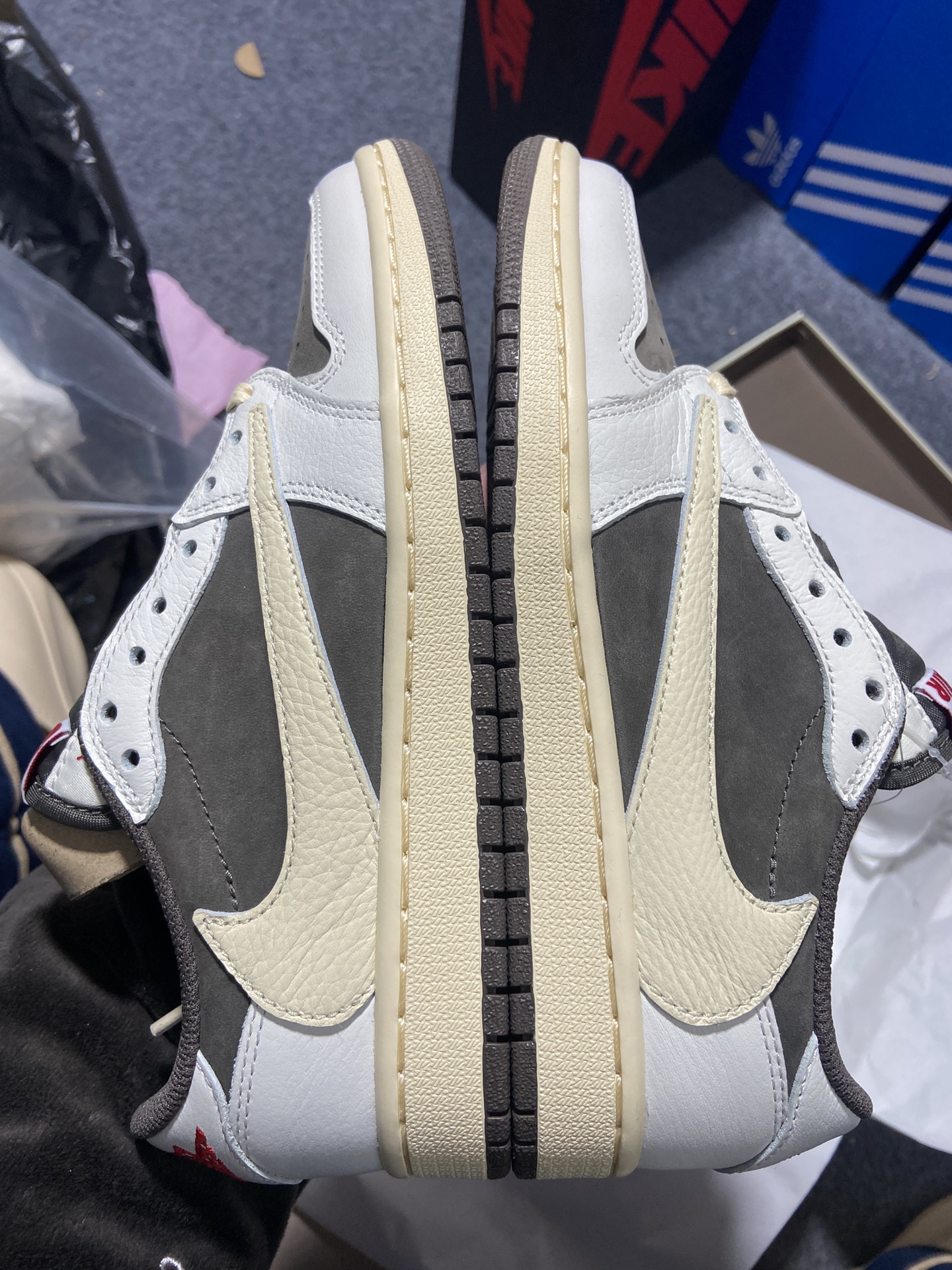 AJ1LowGS白棕倒钩鞋码36-47.5总裁R版出品-TravisScottxAirJordan1Re