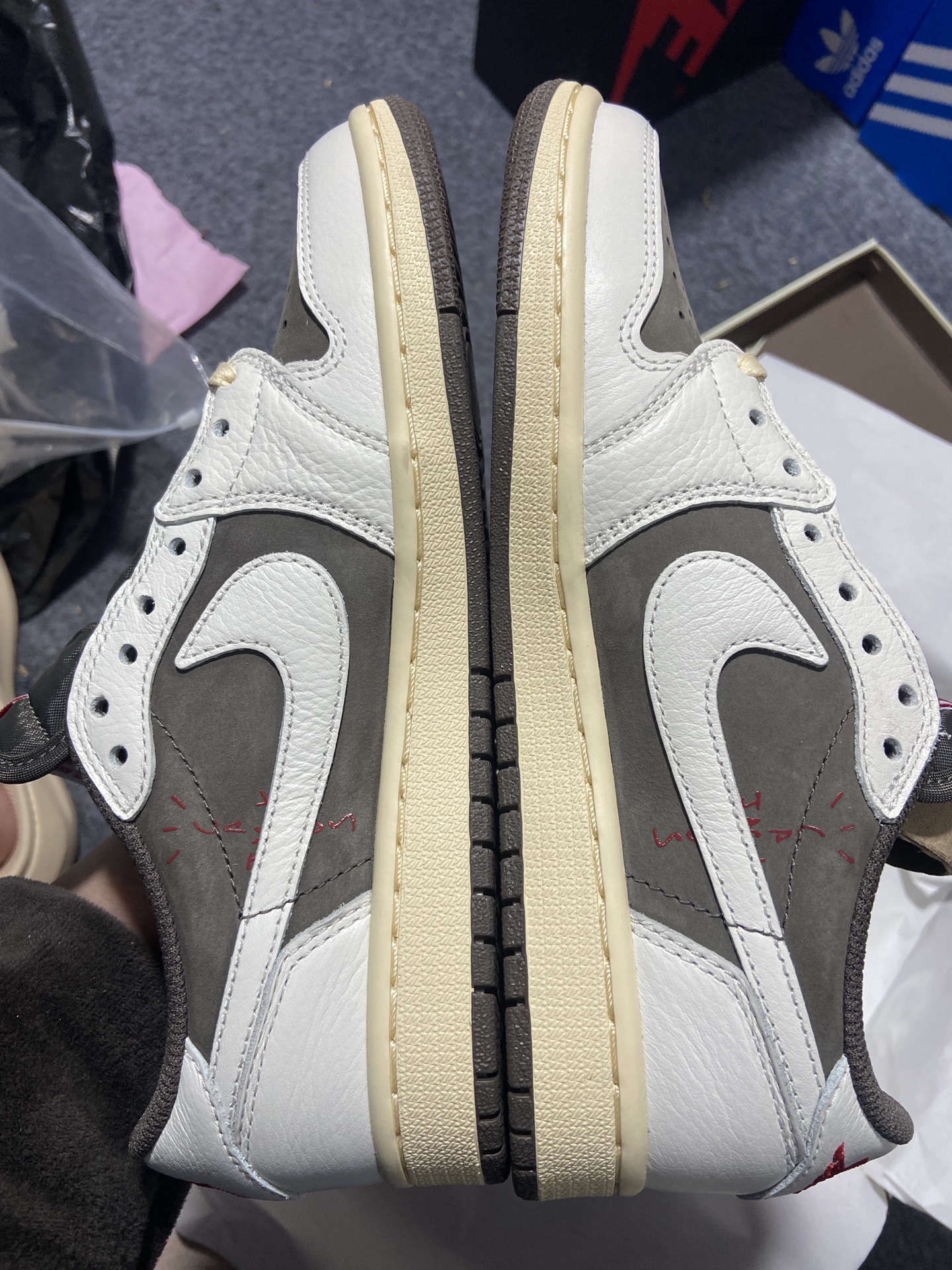 AJ1LowGS白棕倒钩鞋码36-47.5总裁R版出品-TravisScottxAirJordan1Re