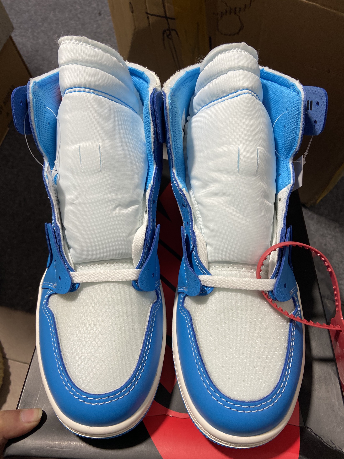 AJ1OW北卡蓝尺码36-47.5总裁R出品-AirJordan1offwhiteAJ1OW北卡蓝UNC