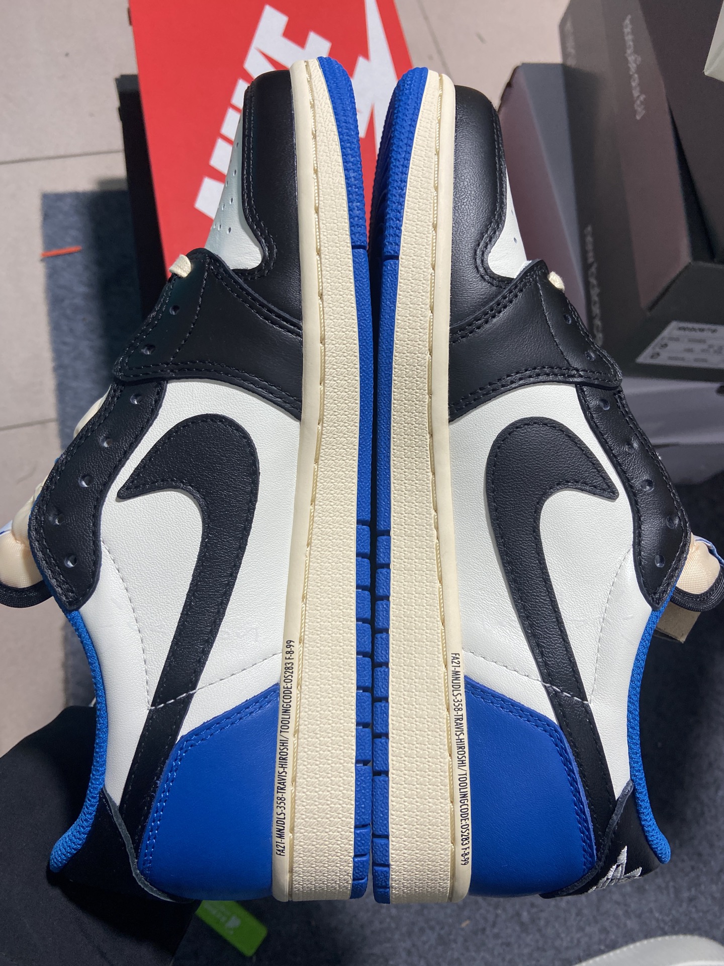 AJ1倒钩闪电尺码:36-47.5福利特价大厂原价570纯原出品-TravisScottxFragmen