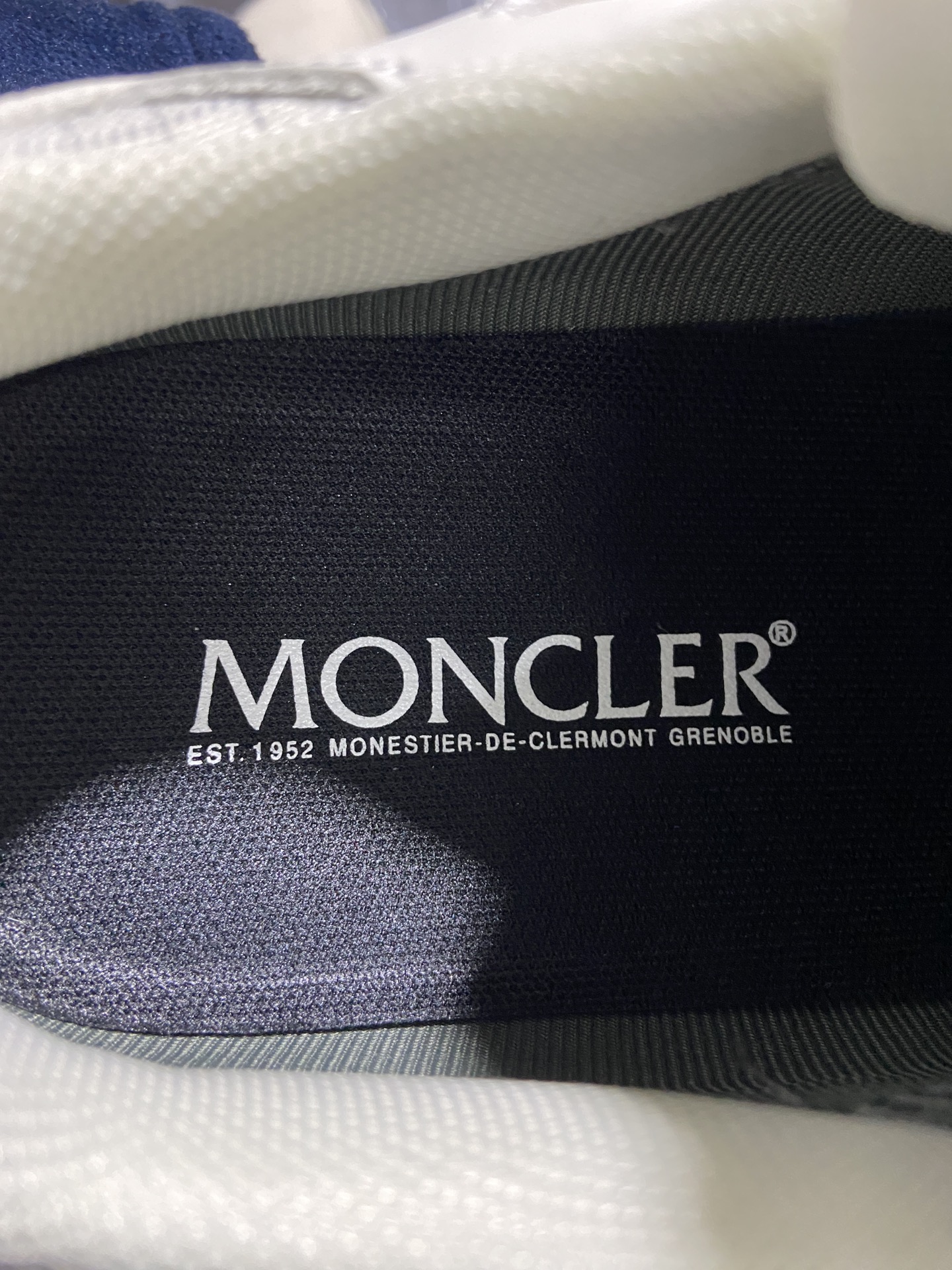 偏大1码Moncler盟可睐蒙可莱蒙口TrailgripCTX减震抗撕裂户外运动鞋白色Moncler能够