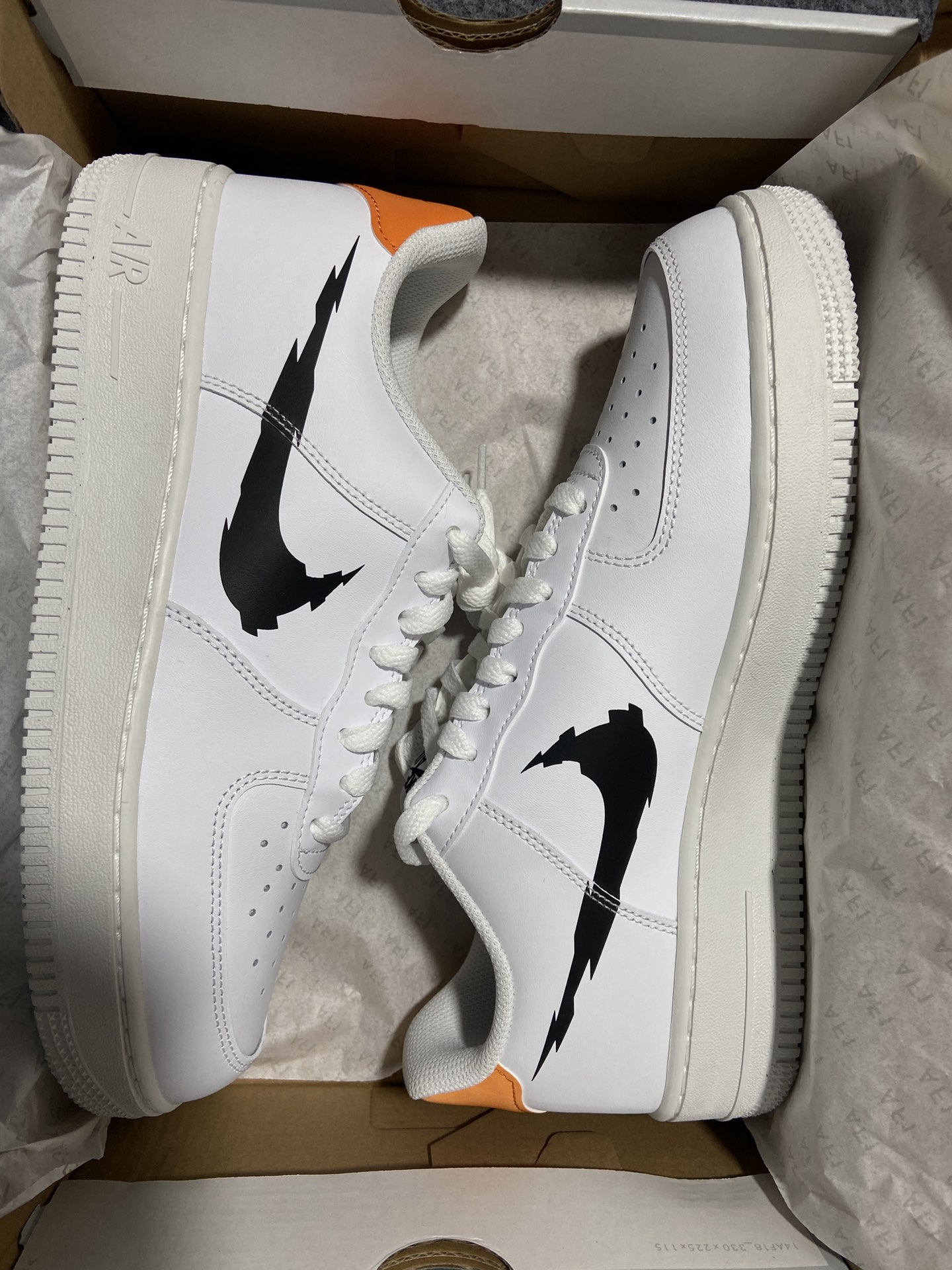 AF1白黑橙low尺码39-43总裁R出品-AirForce1Low“GlitchSwoosh”空军一号