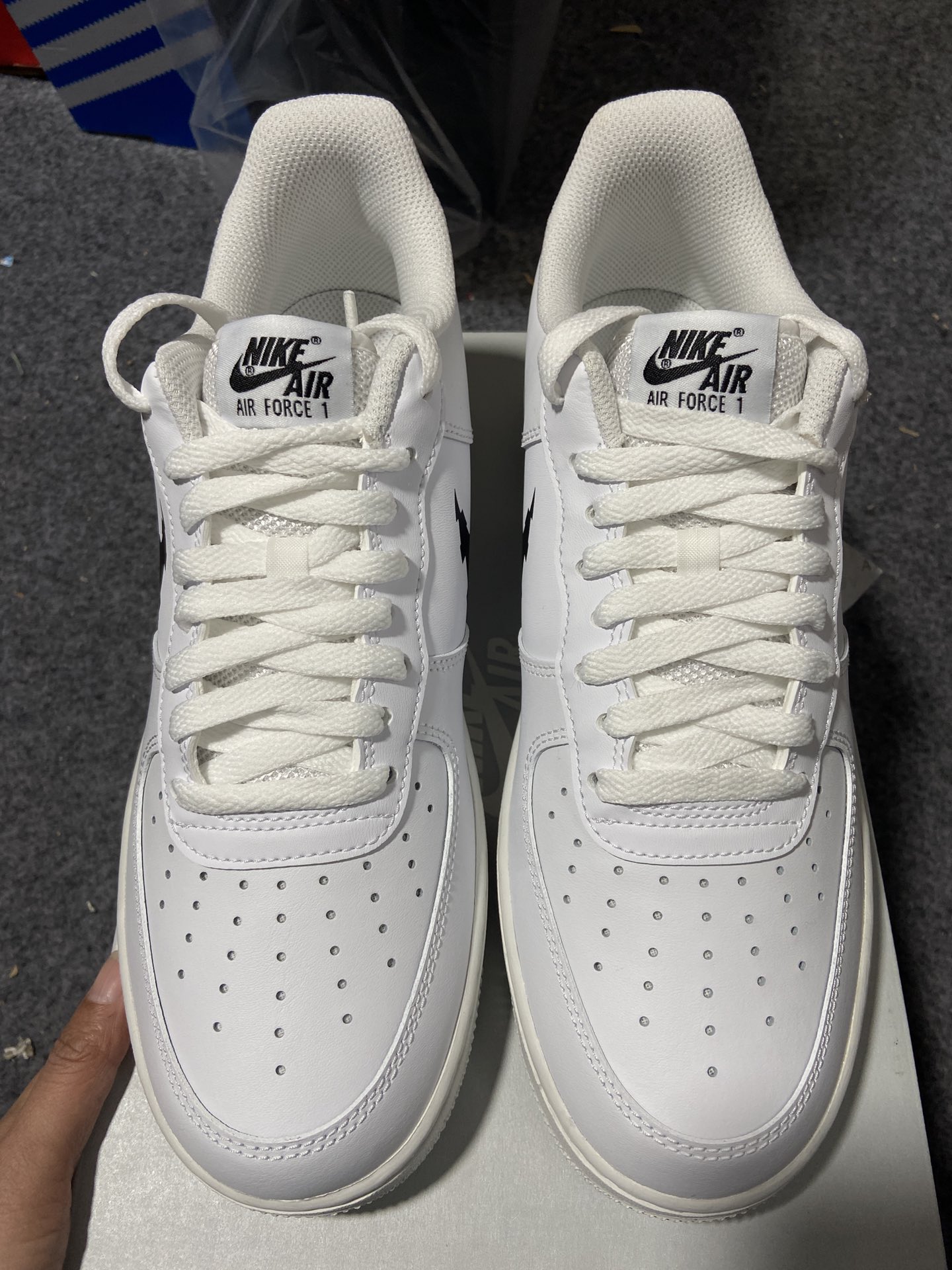 AF1白黑橙low尺码39-43总裁R出品-AirForce1Low“GlitchSwoosh”空军一号