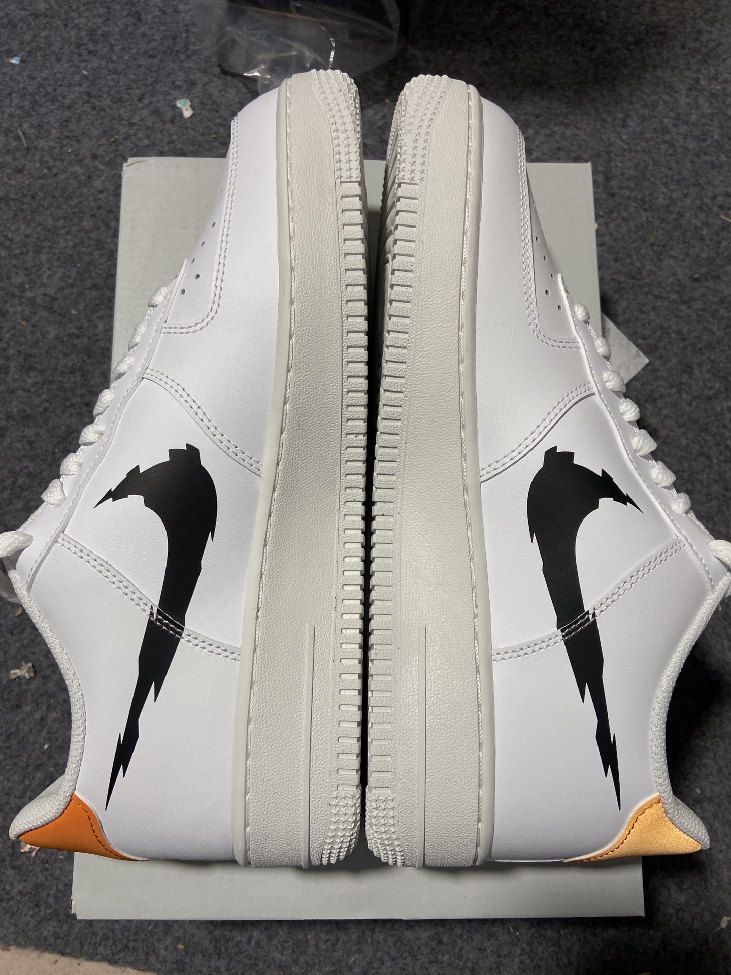 AF1白黑橙low尺码39-43总裁R出品-AirForce1Low“GlitchSwoosh”空军一号