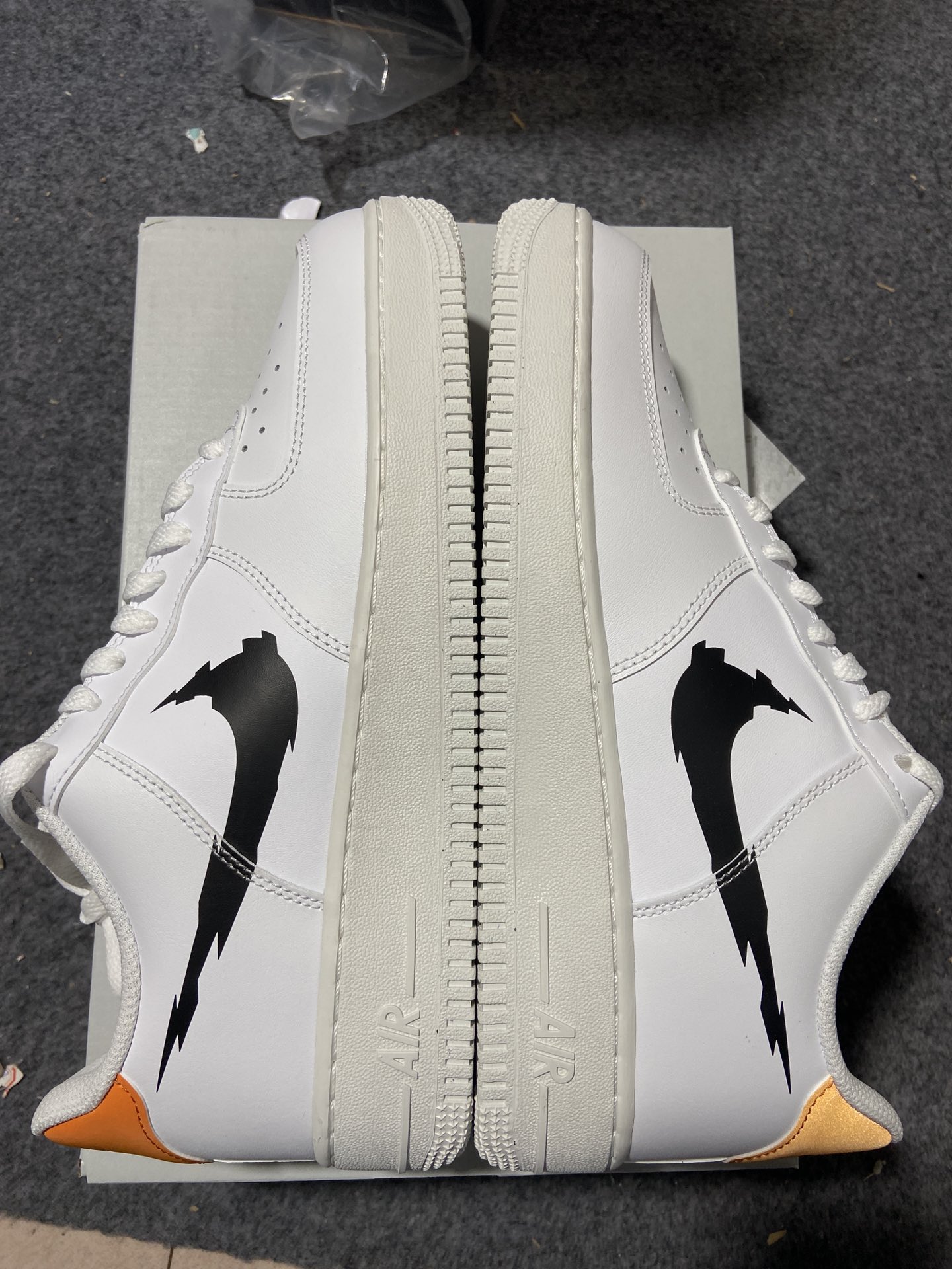 AF1白黑橙low尺码39-43总裁R出品-AirForce1Low“GlitchSwoosh”空军一号