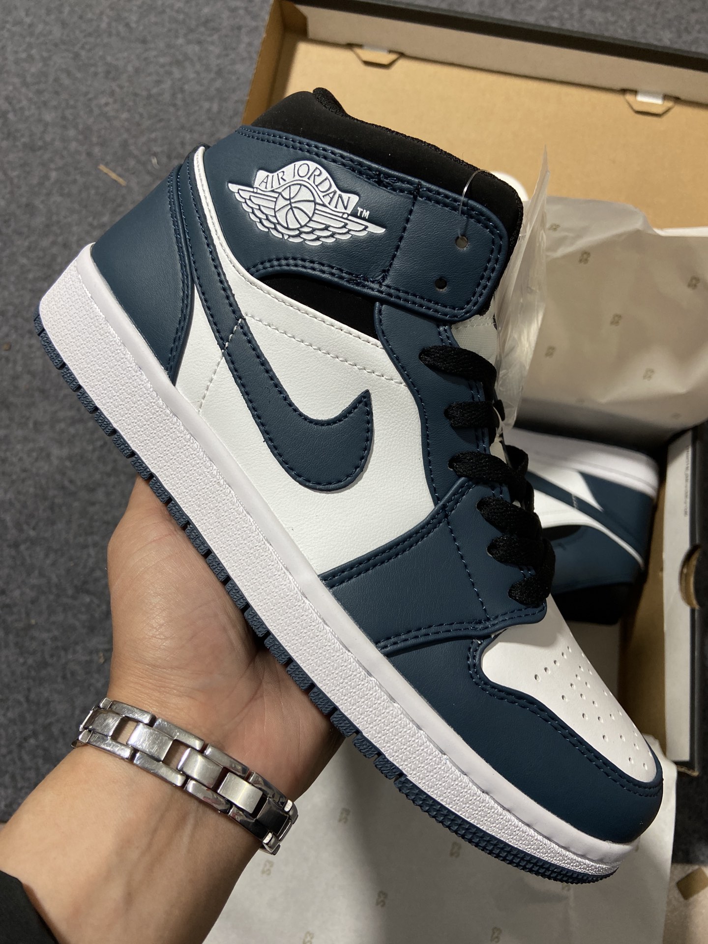 乔丹AirJordan1MidAJ1乔1中帮复古文化百搭休闲运动篮球板鞋货号#554724-411尺码3