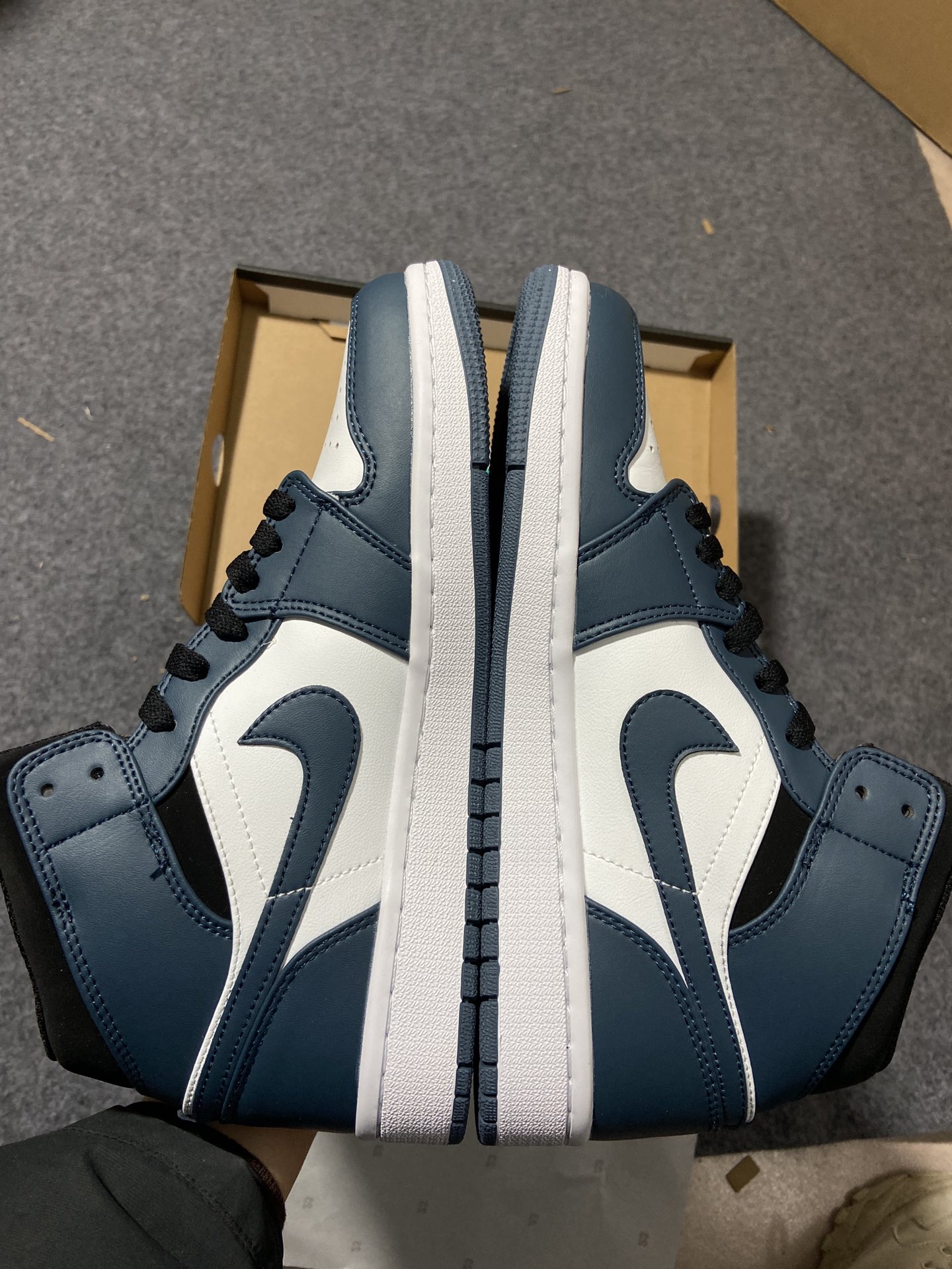 乔丹AirJordan1MidAJ1乔1中帮复古文化百搭休闲运动篮球板鞋货号#554724-411尺码3