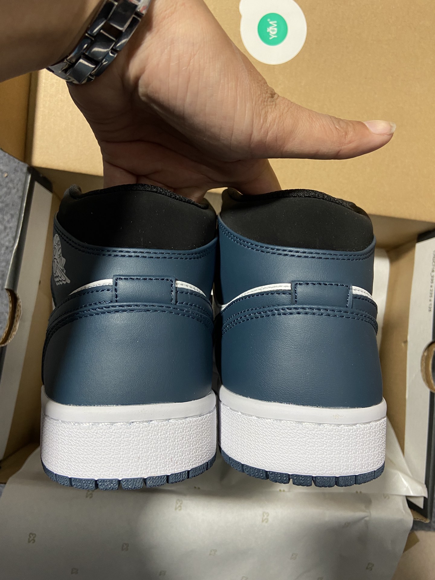 乔丹AirJordan1MidAJ1乔1中帮复古文化百搭休闲运动篮球板鞋货号#554724-411尺码3