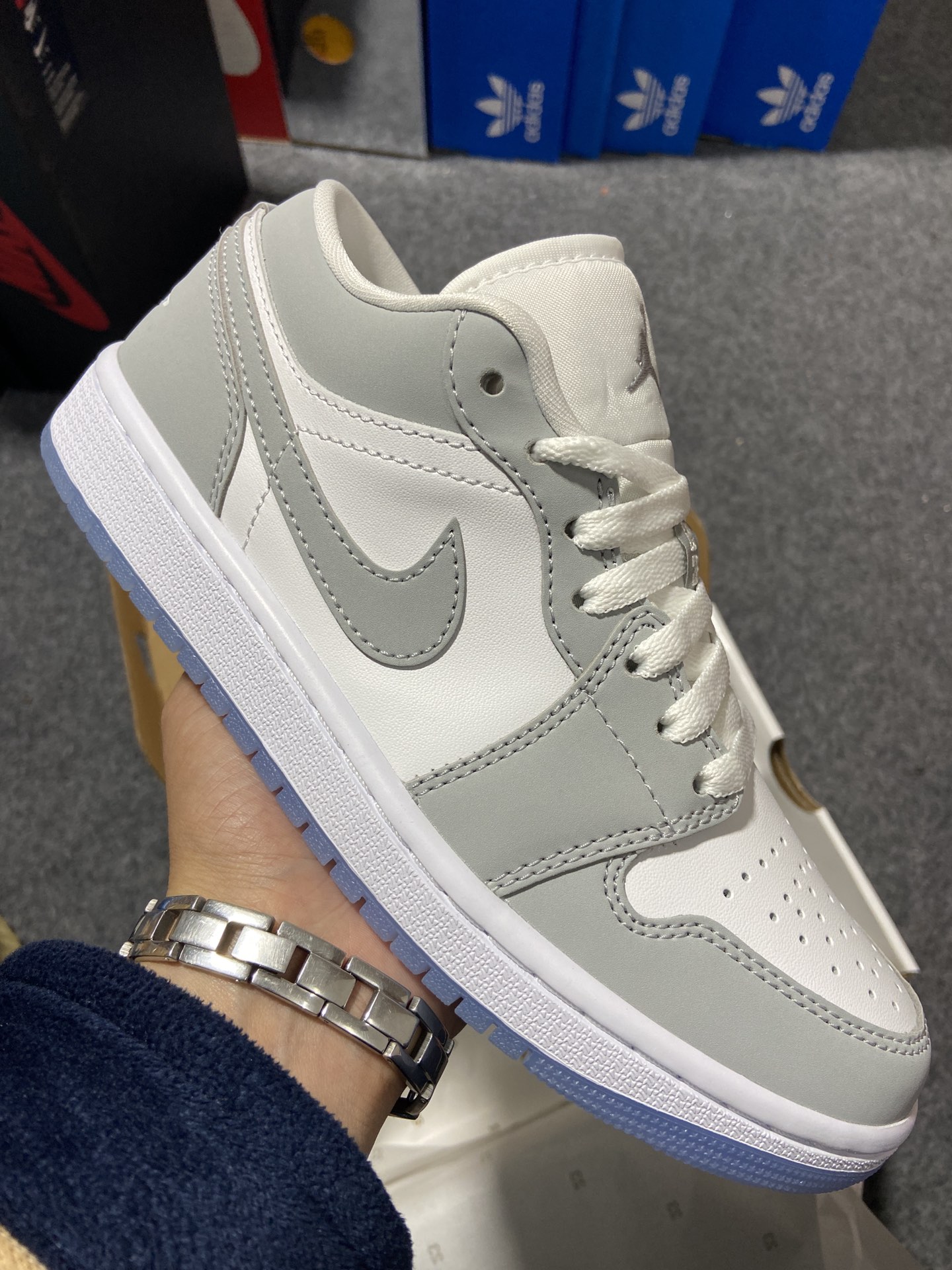 AJLow烟灰鞋码36-40外贸特价福利-AirJordan1Low烟灰雾霾灰白DC0774-105